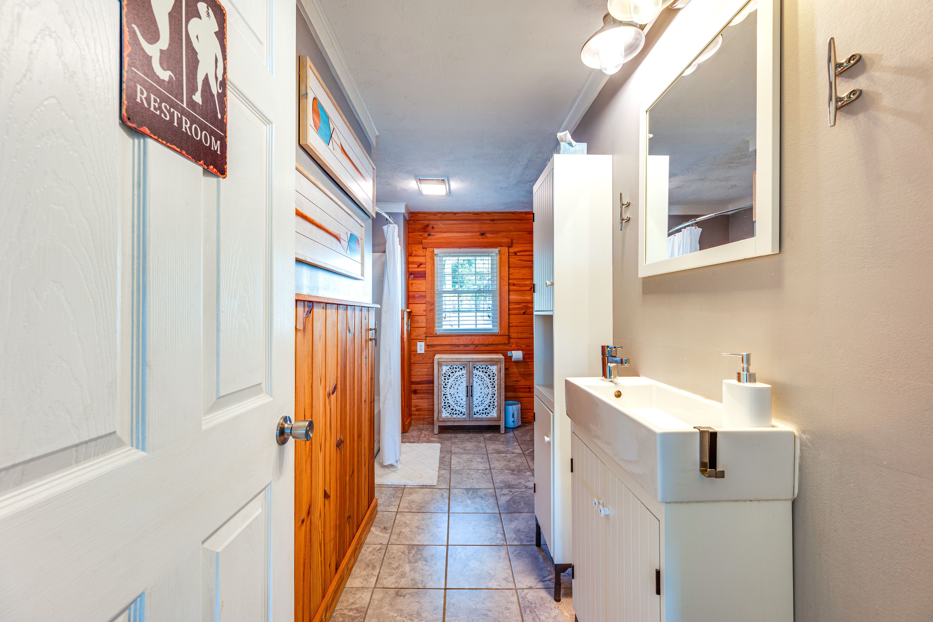 Bathroom | Towels Provided | Washer/Dryer