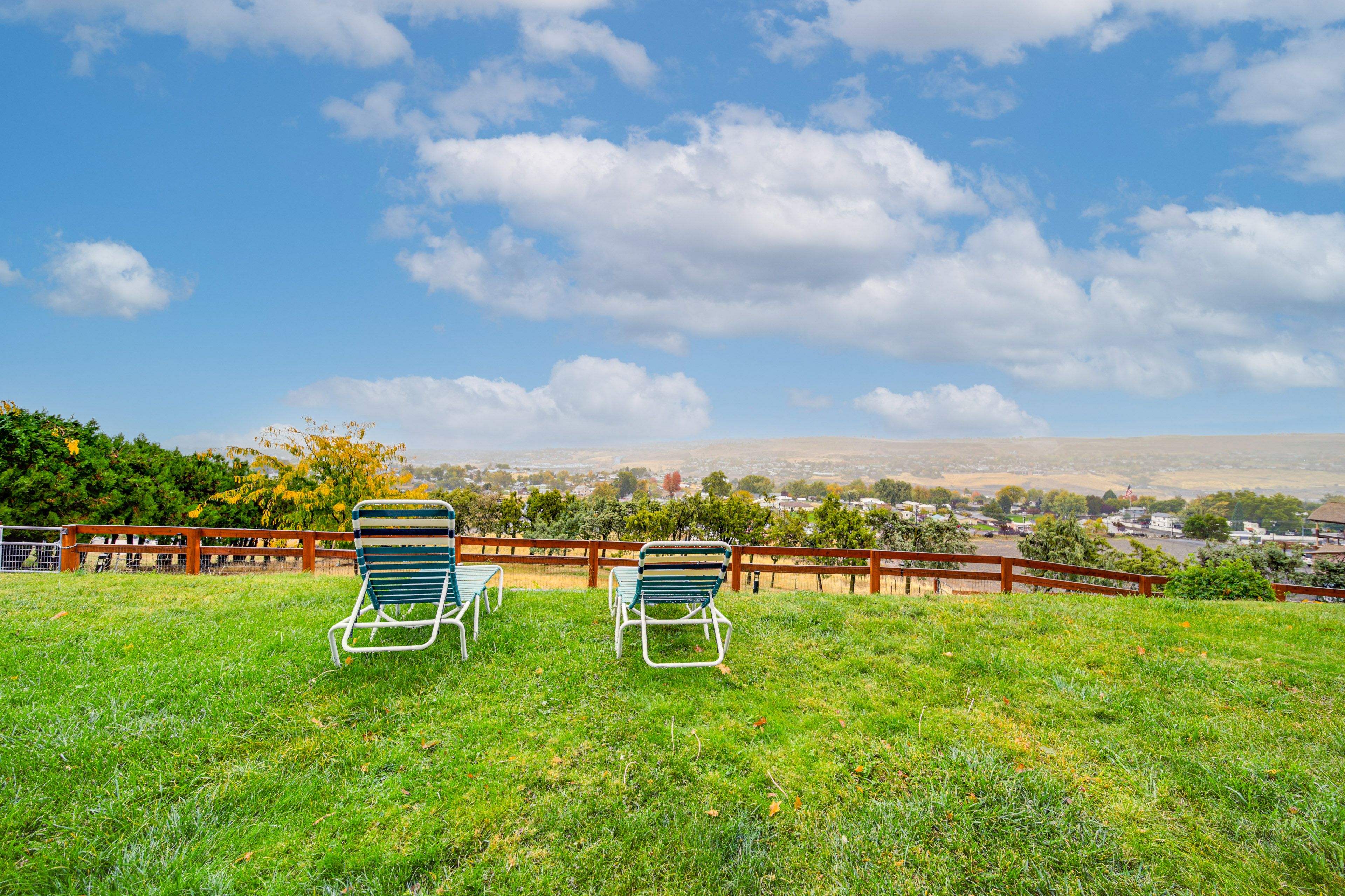 Clarkston Vacation Rental | 2BR | 1BA | 1,350 Sq Ft | Steps Required