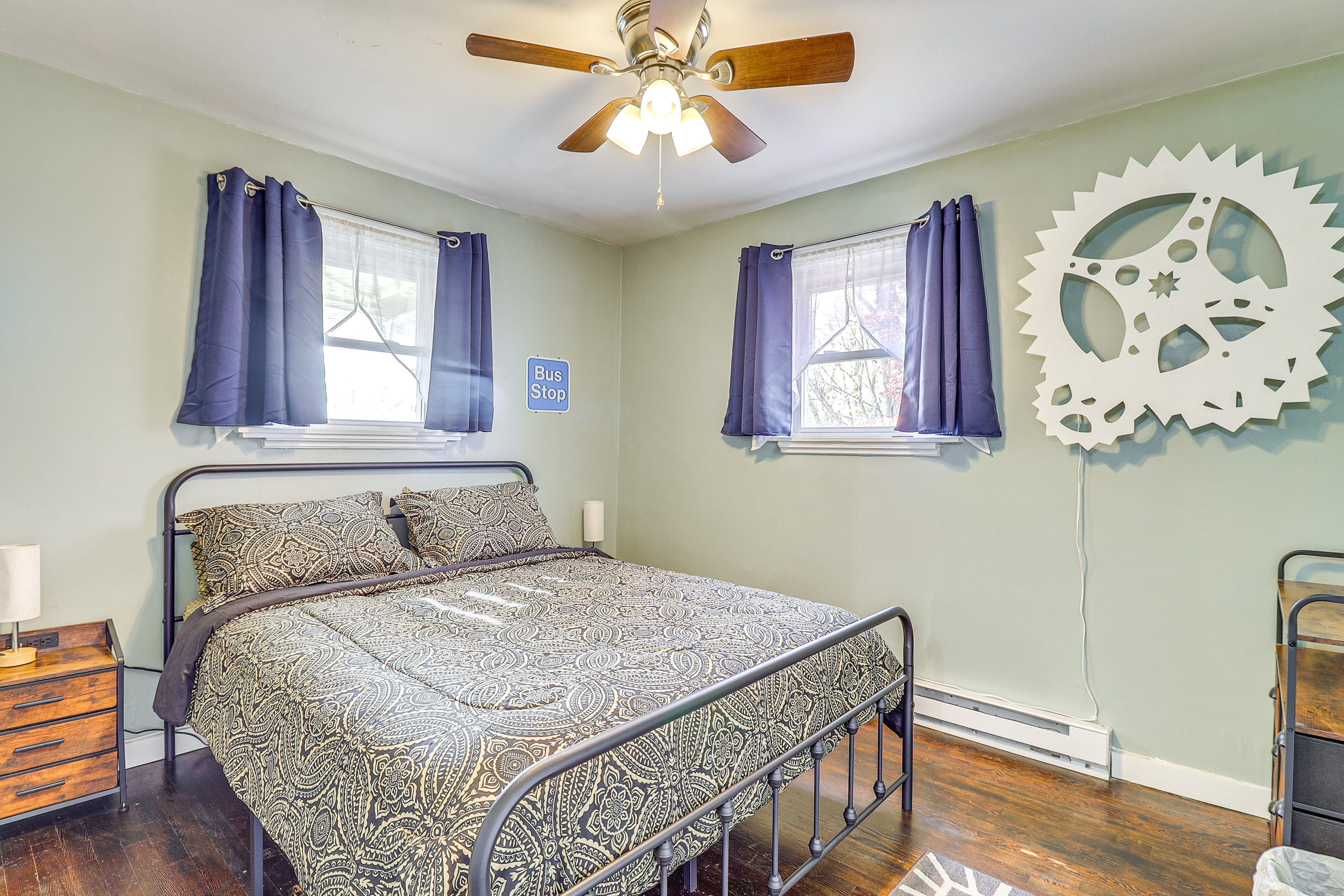 Bedroom 1 | Queen Bed | Linens Provided | Main Floor