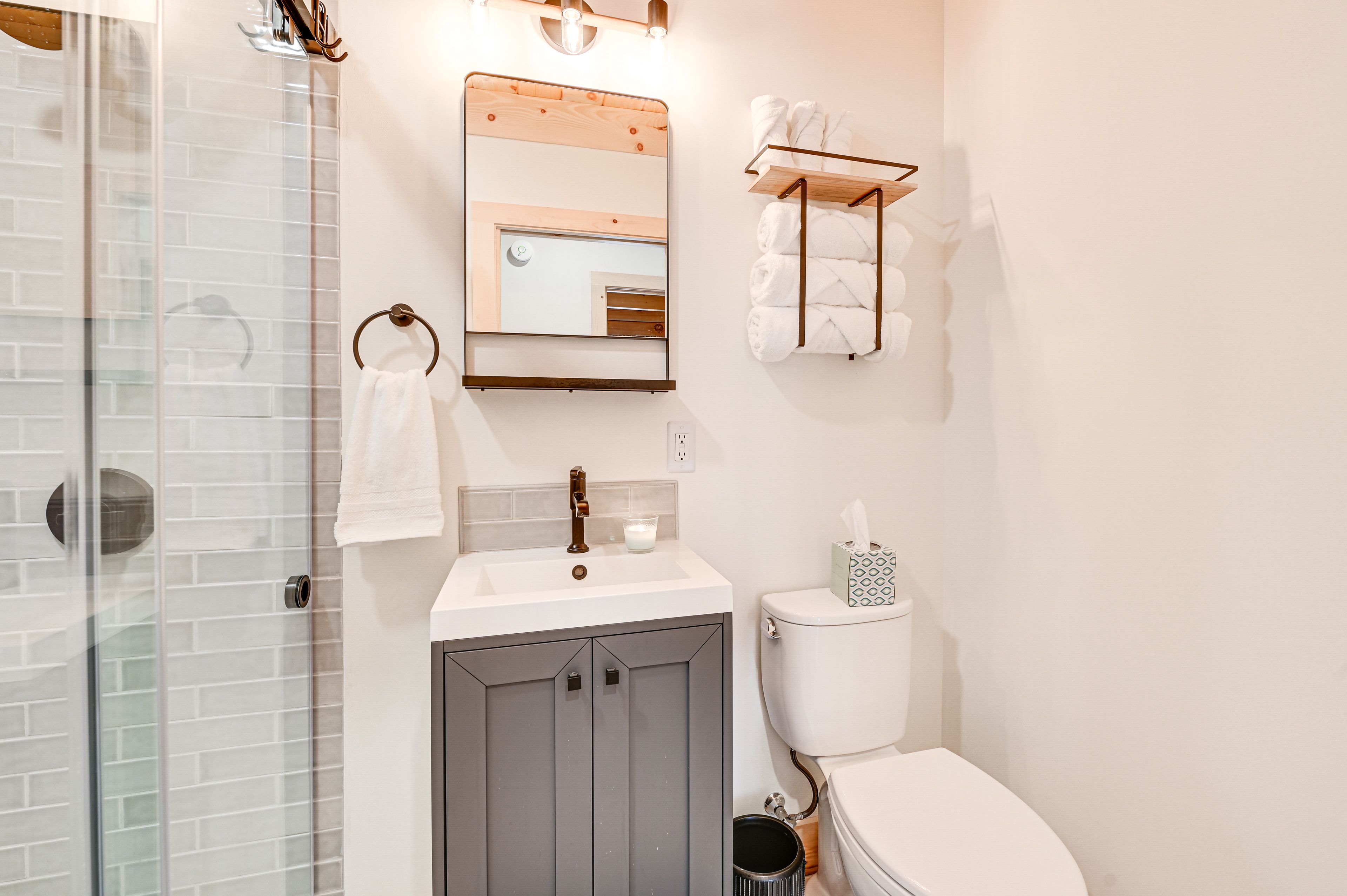 Full Bathroom | 1st Floor