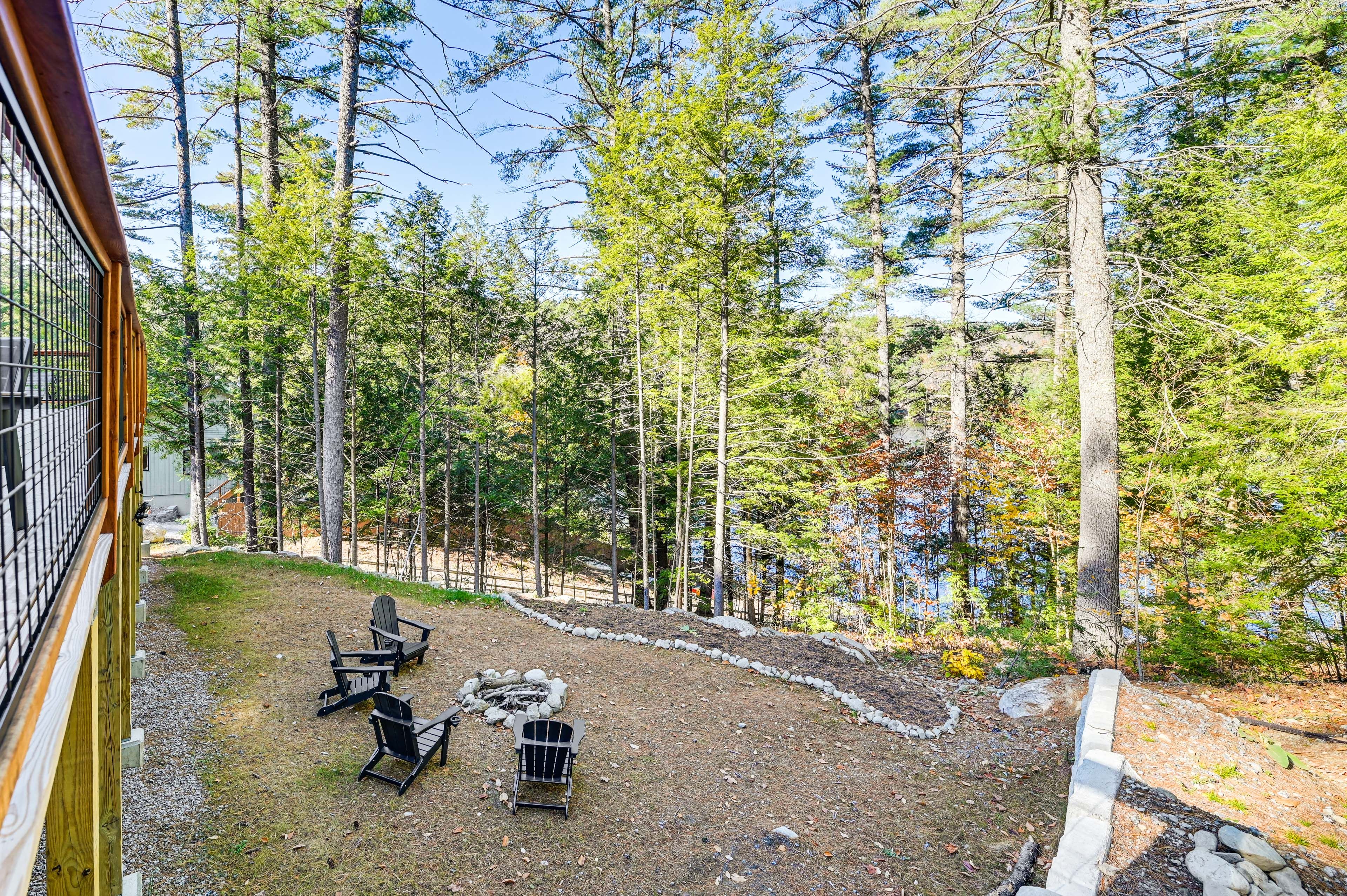 Yard Area | Lake View