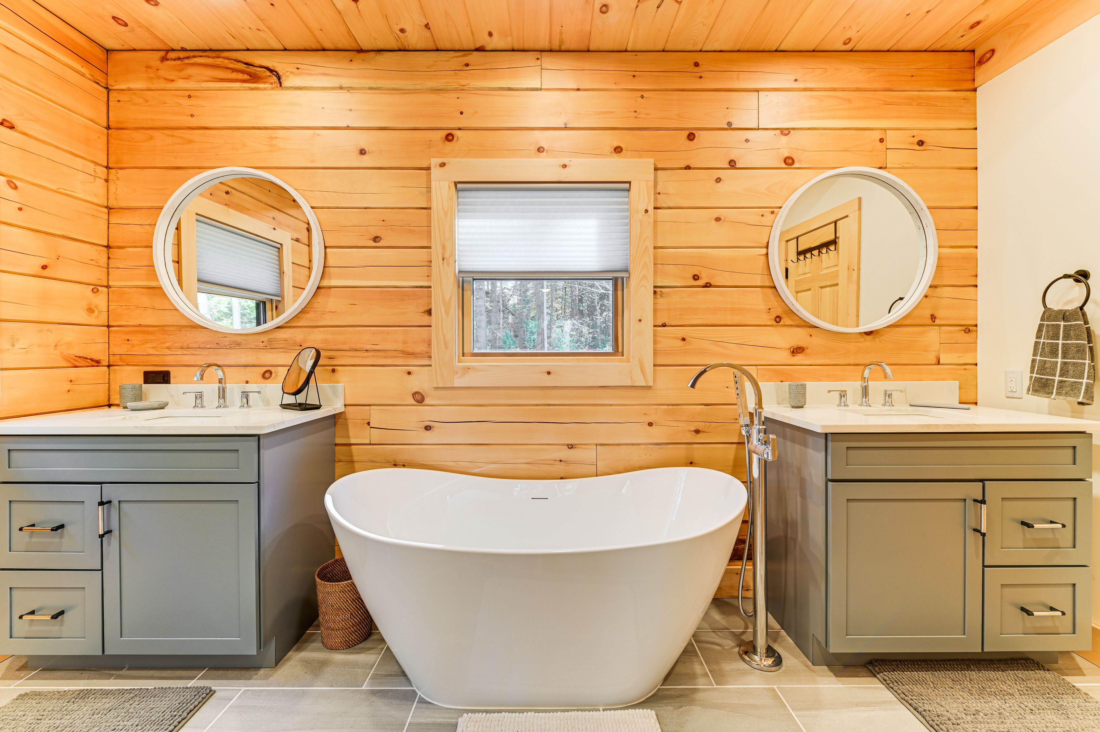 En-Suite Bathroom | 1st Floor | Towels Provided