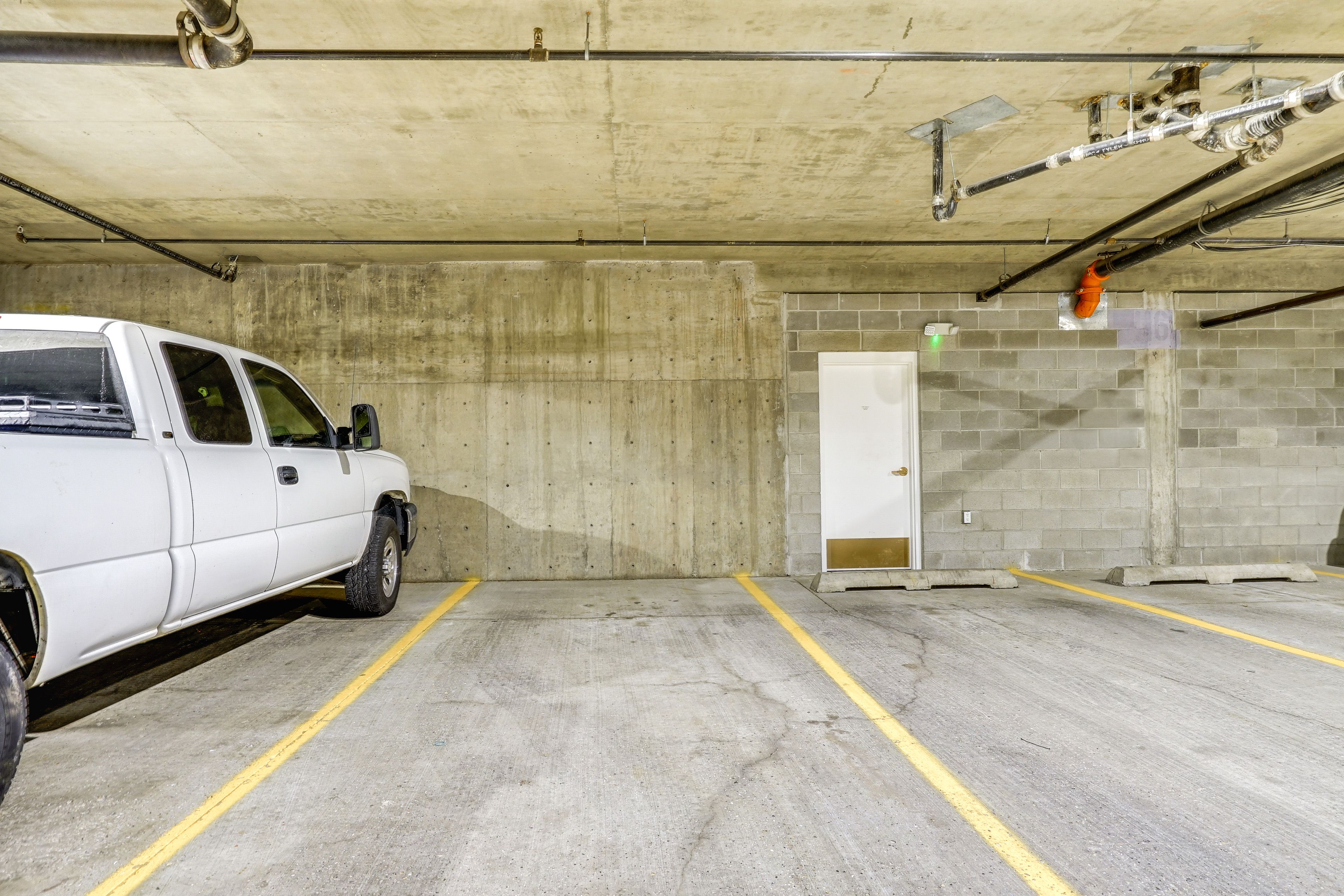 Parking | Community Garage (1 Vehicle)