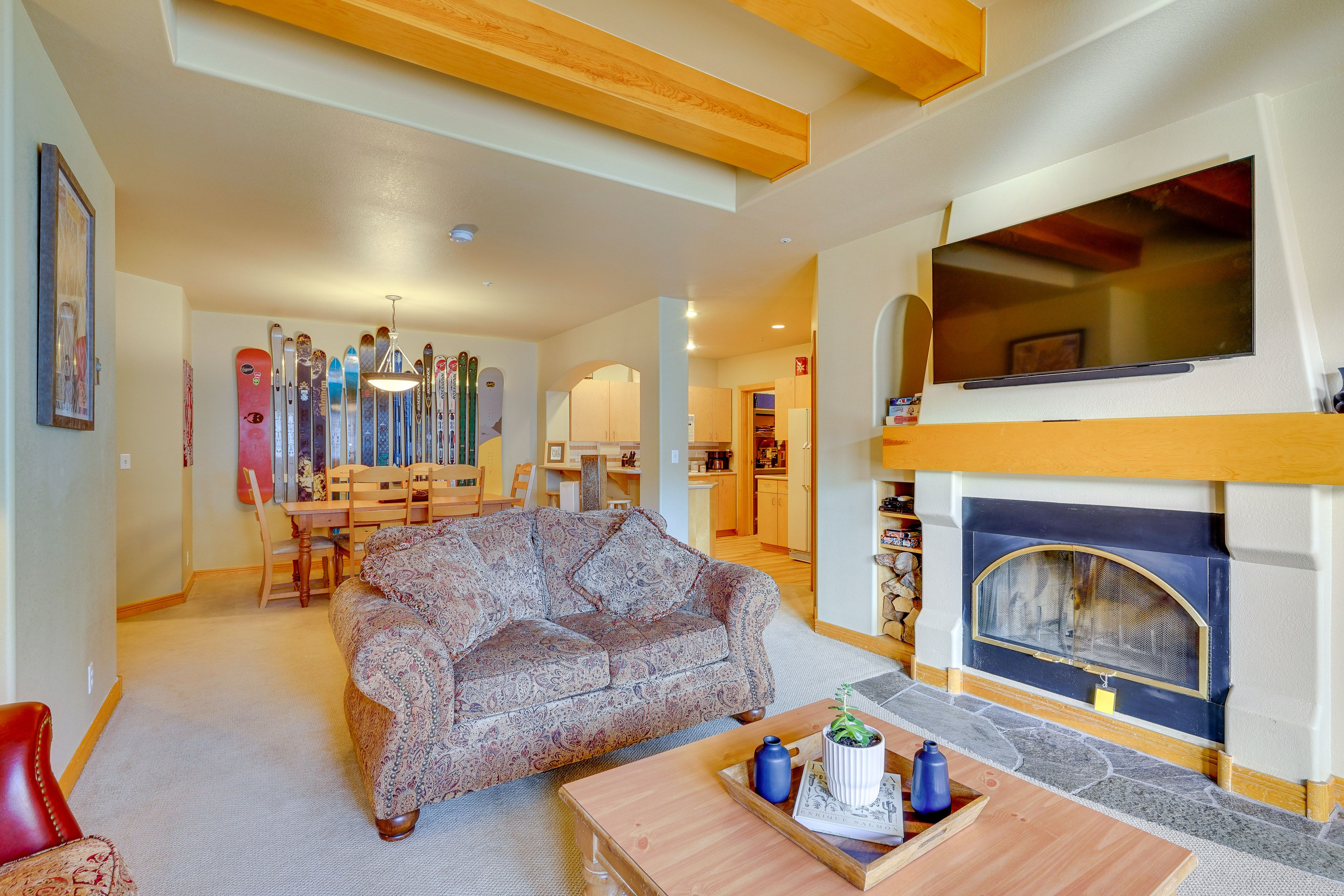 Living Room | Smart TV | Fireplace | Single-Story Unit
