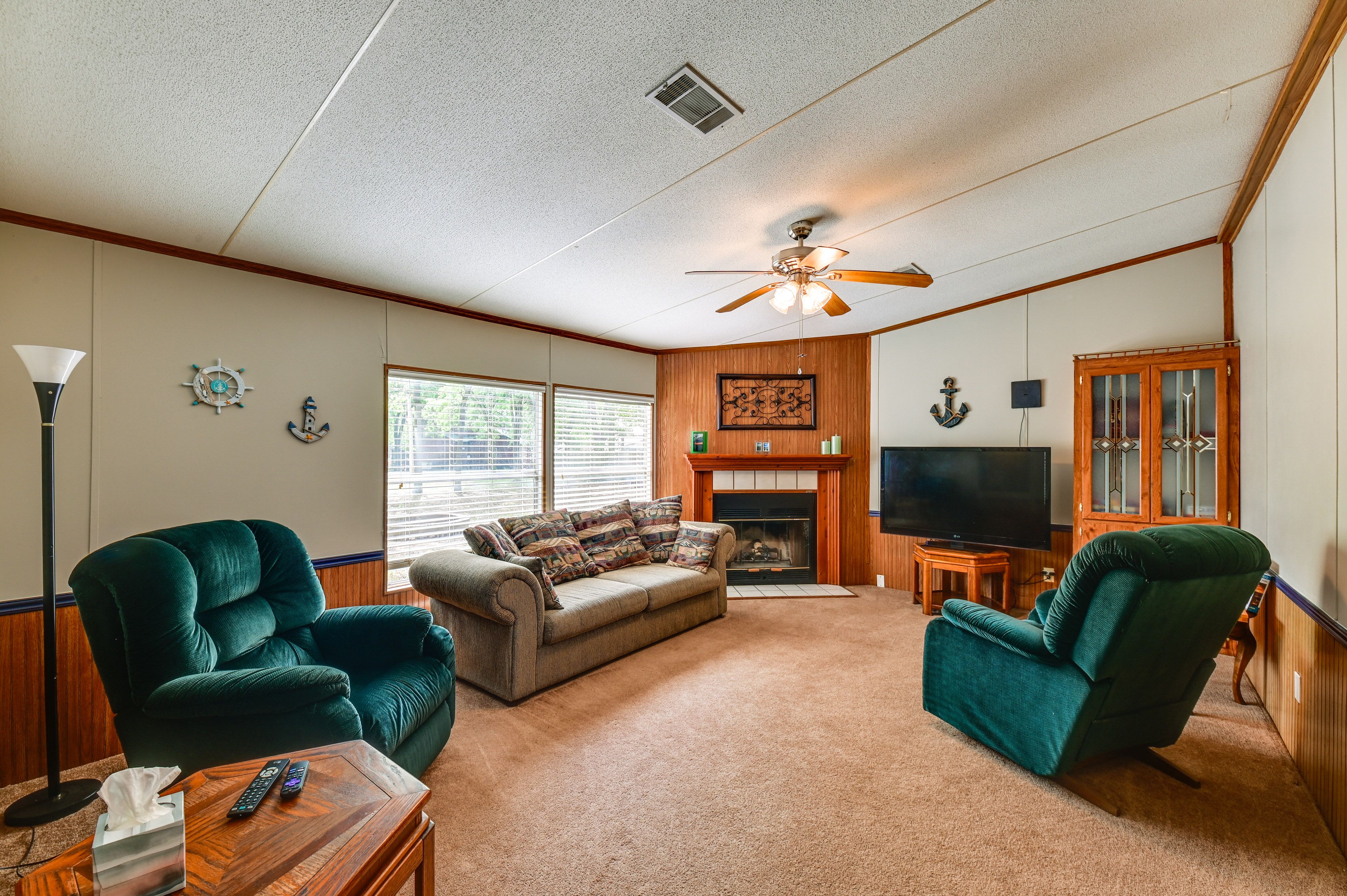 Living Room 2 | Fireplace | Central A/C & Heating | Free WiFi | Smart TV