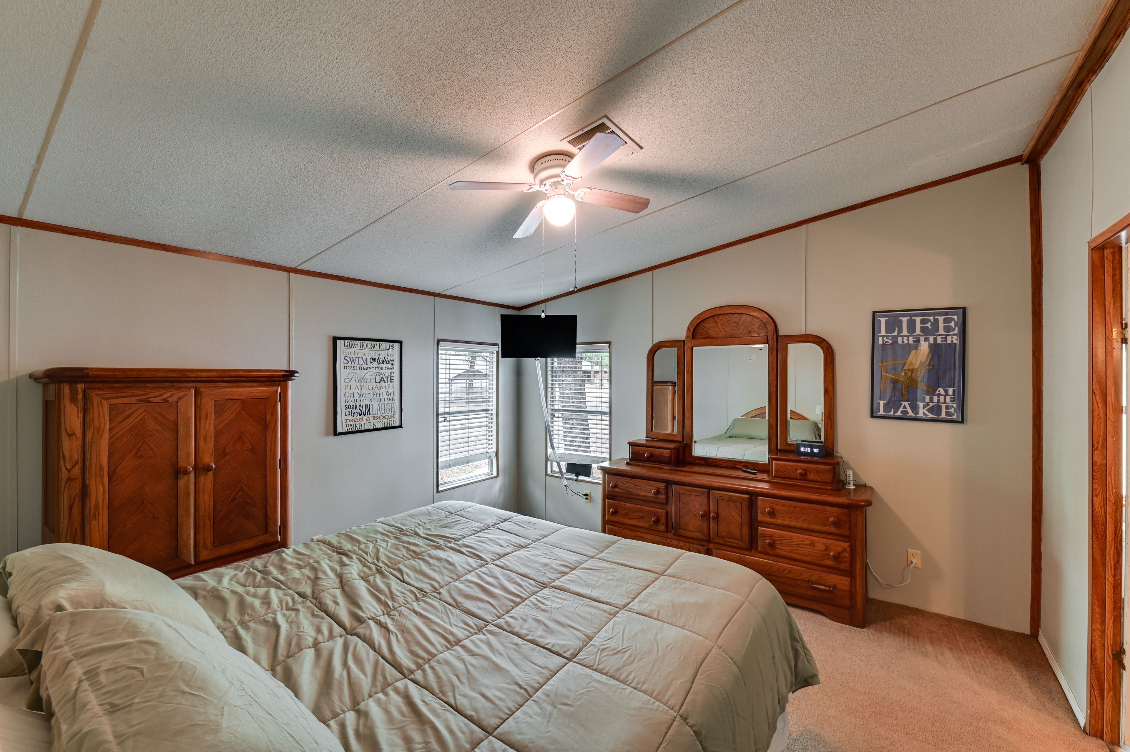 Bedroom 1 | King Bed | Smart TV
