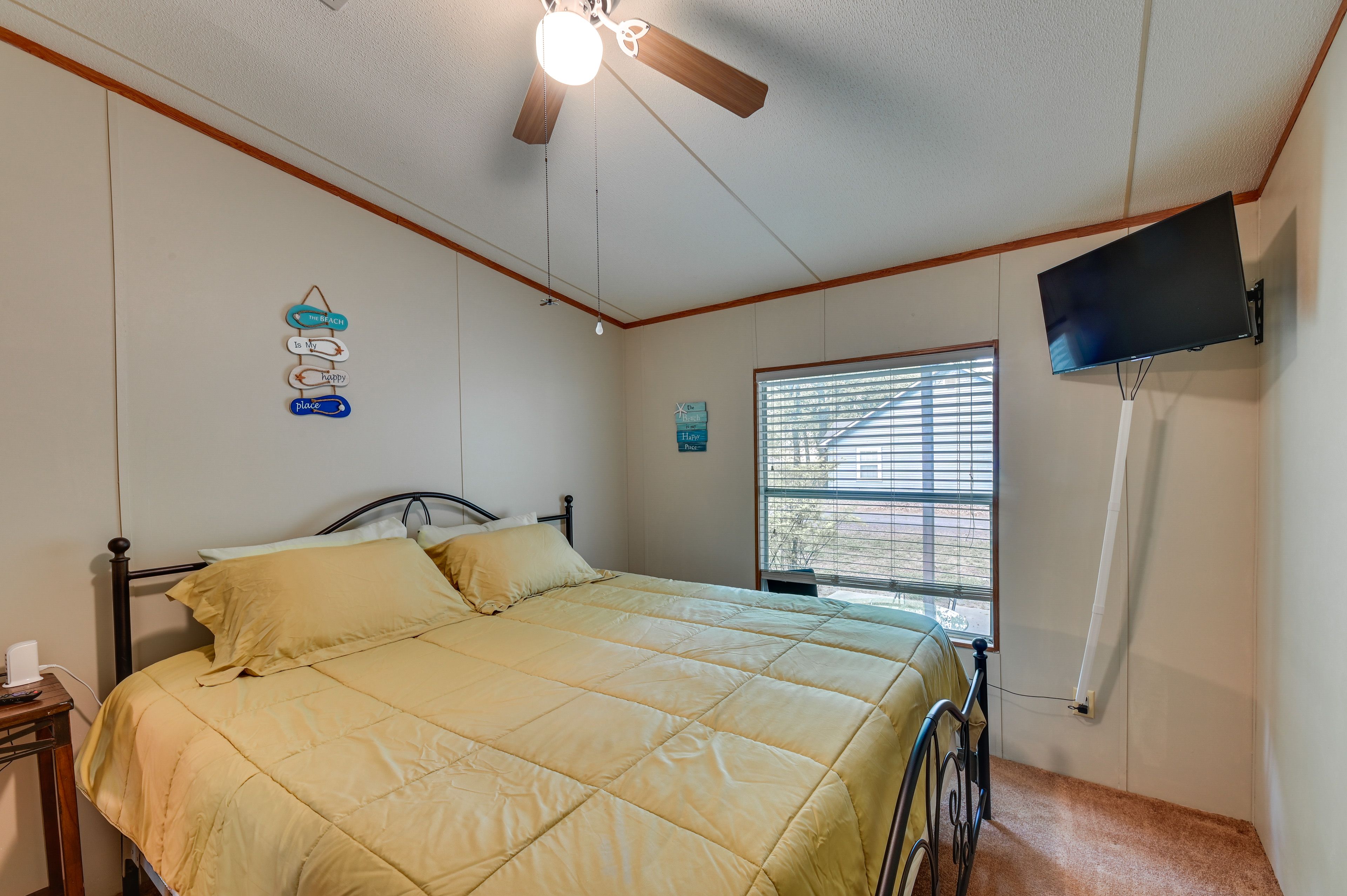 Bedroom 3 | Queen Bed | Smart TV