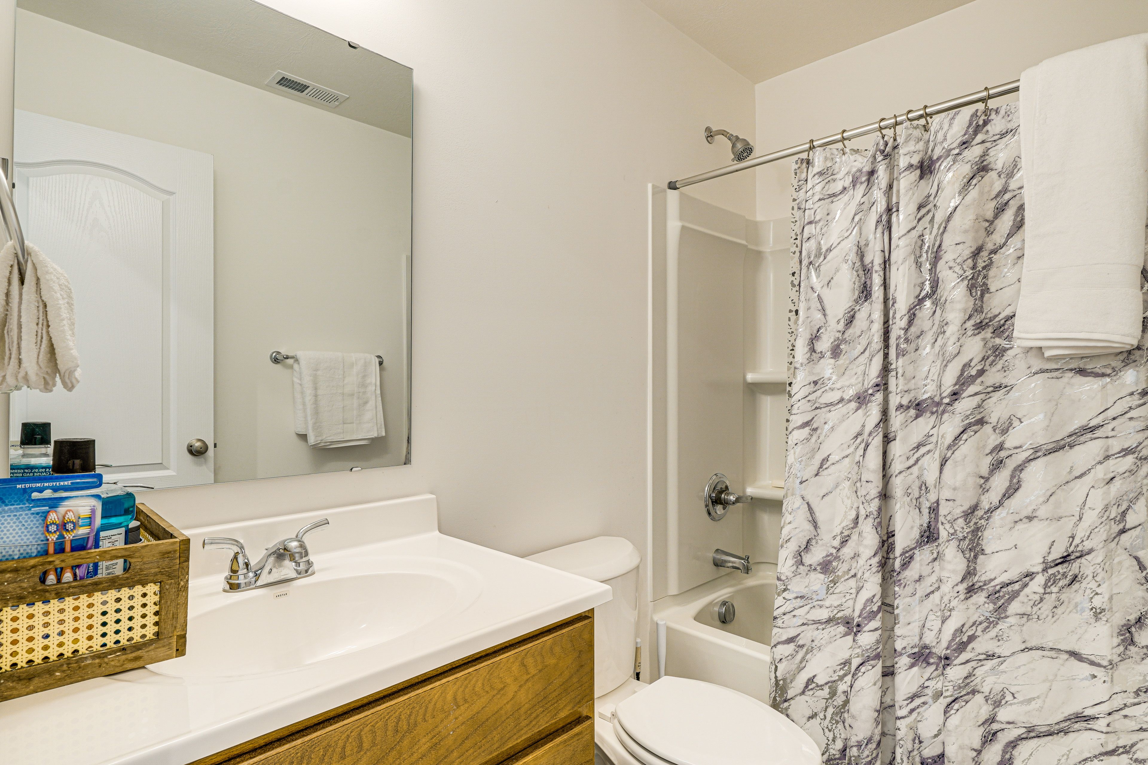 Full Bathroom | 2nd Floor