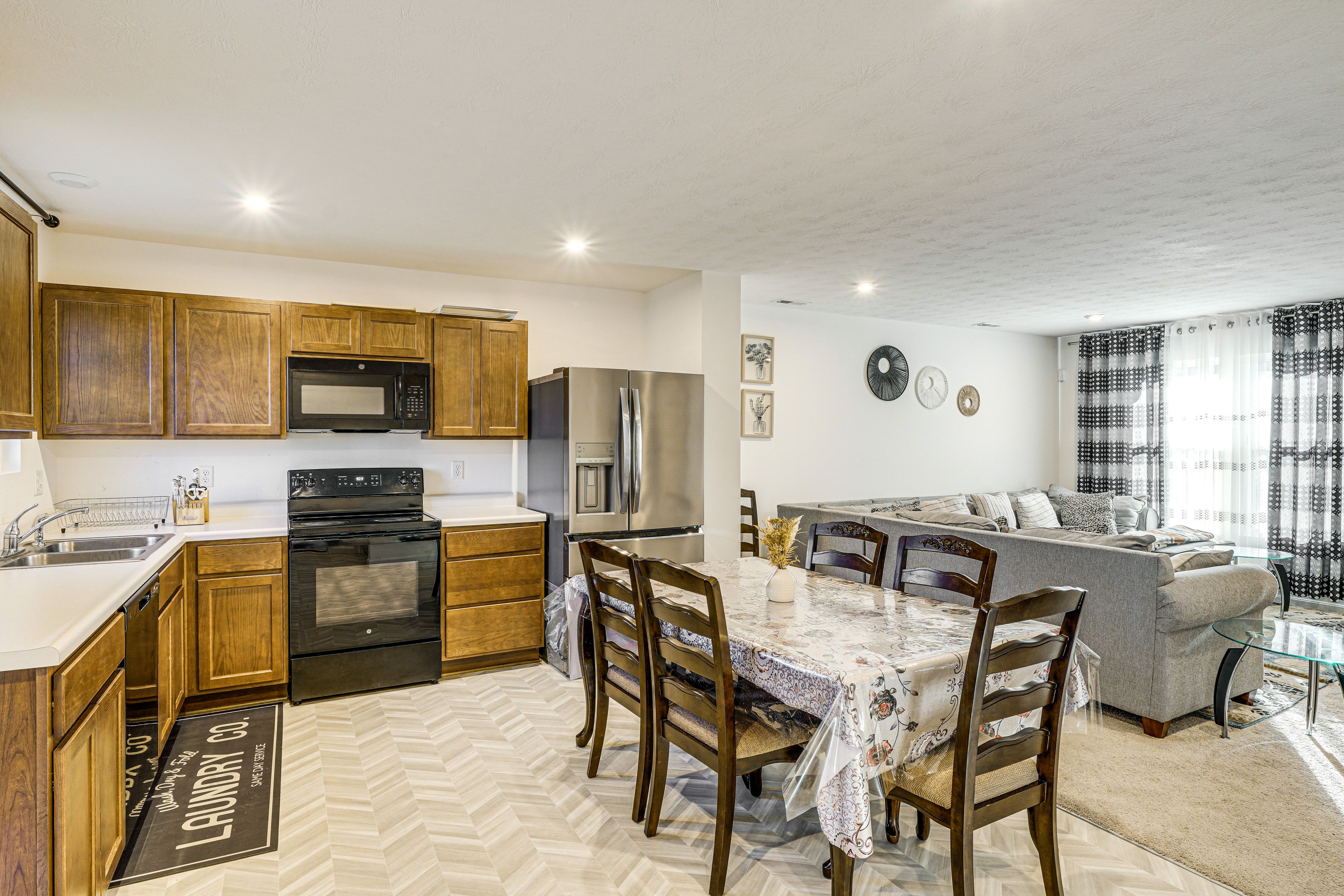Kitchen | Dishwasher | Cooking Basics | Microwave | 1st Floor