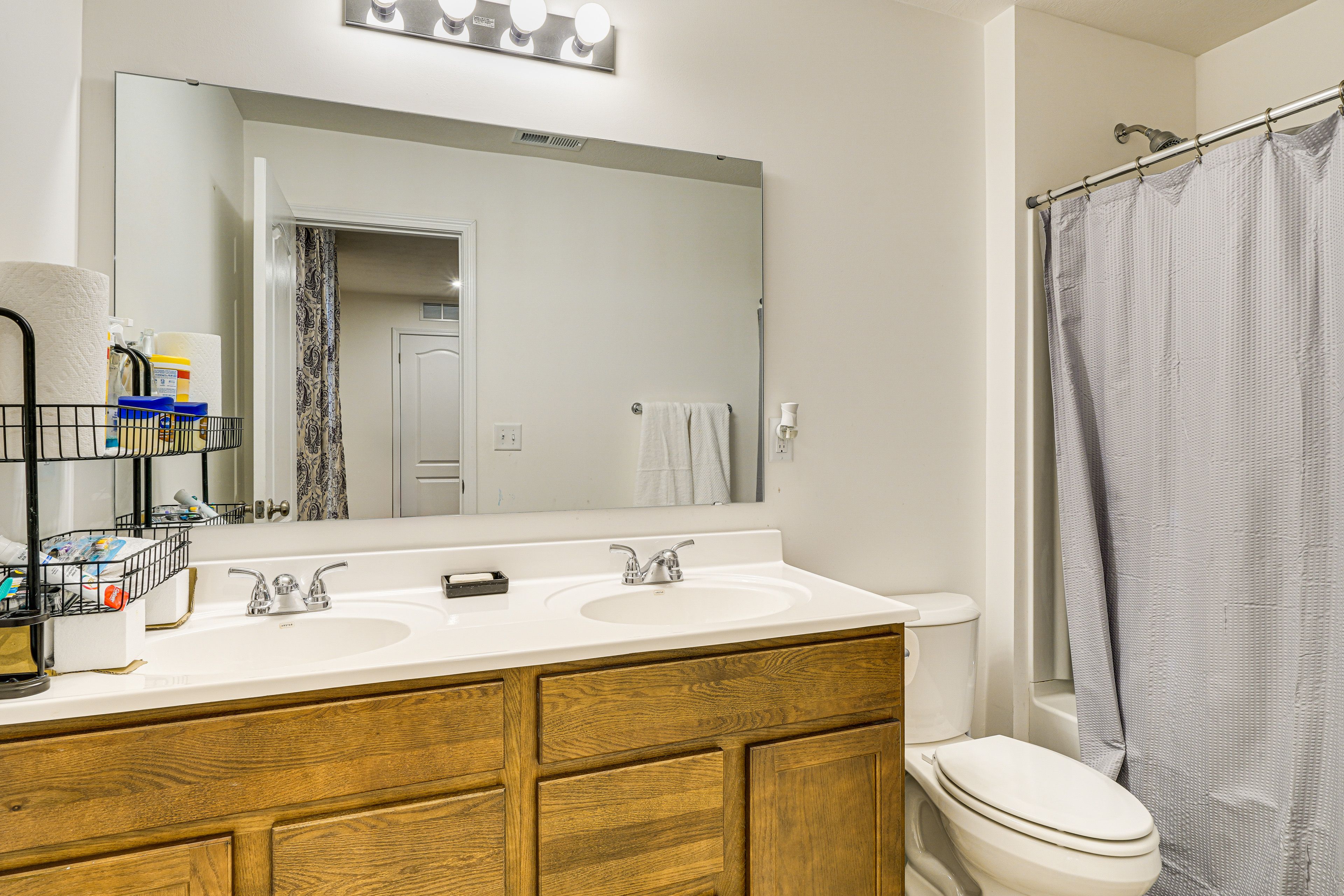 En-Suite Bathroom | Towels Provided | 2nd Floor