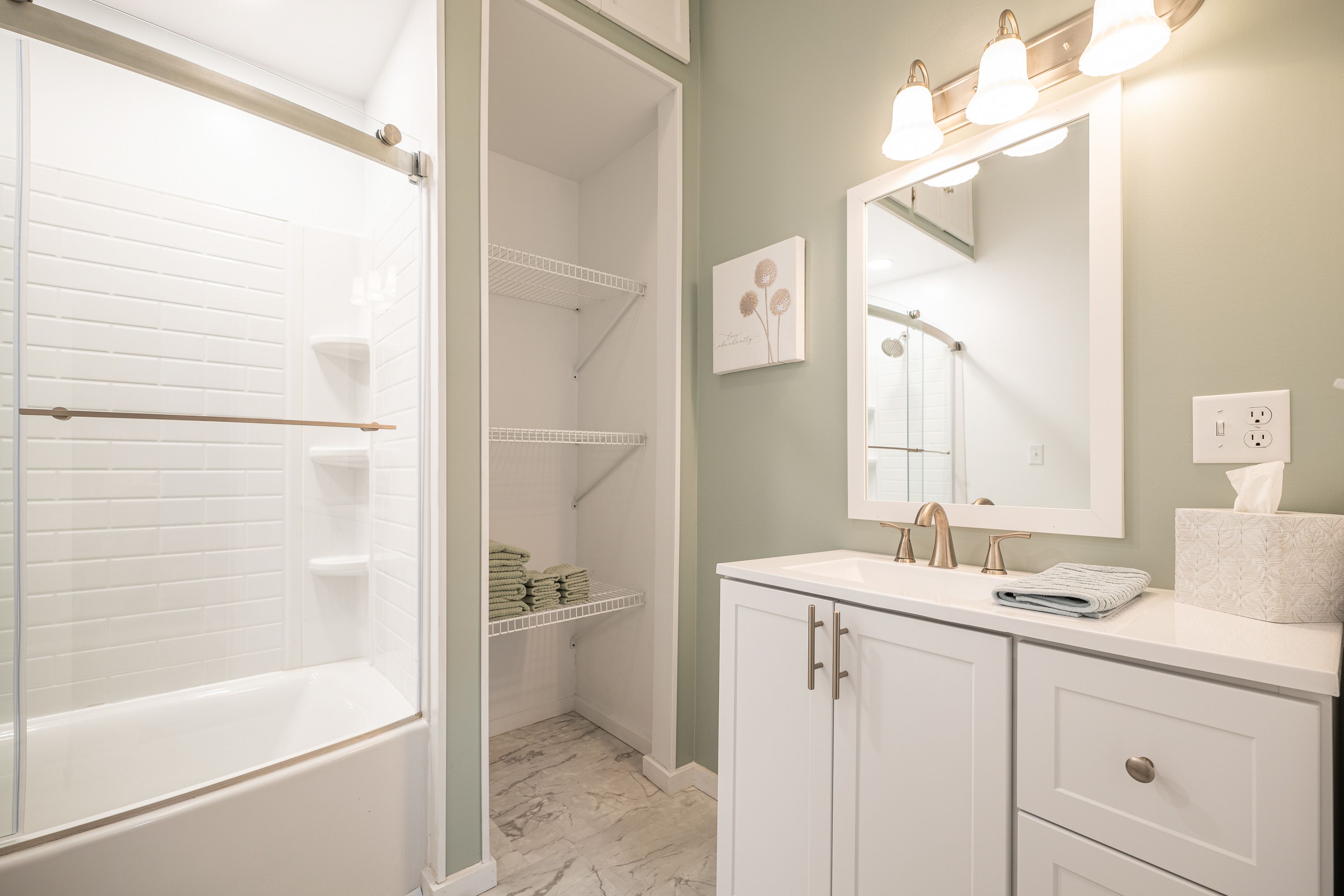 Full Bathroom | 1st Floor