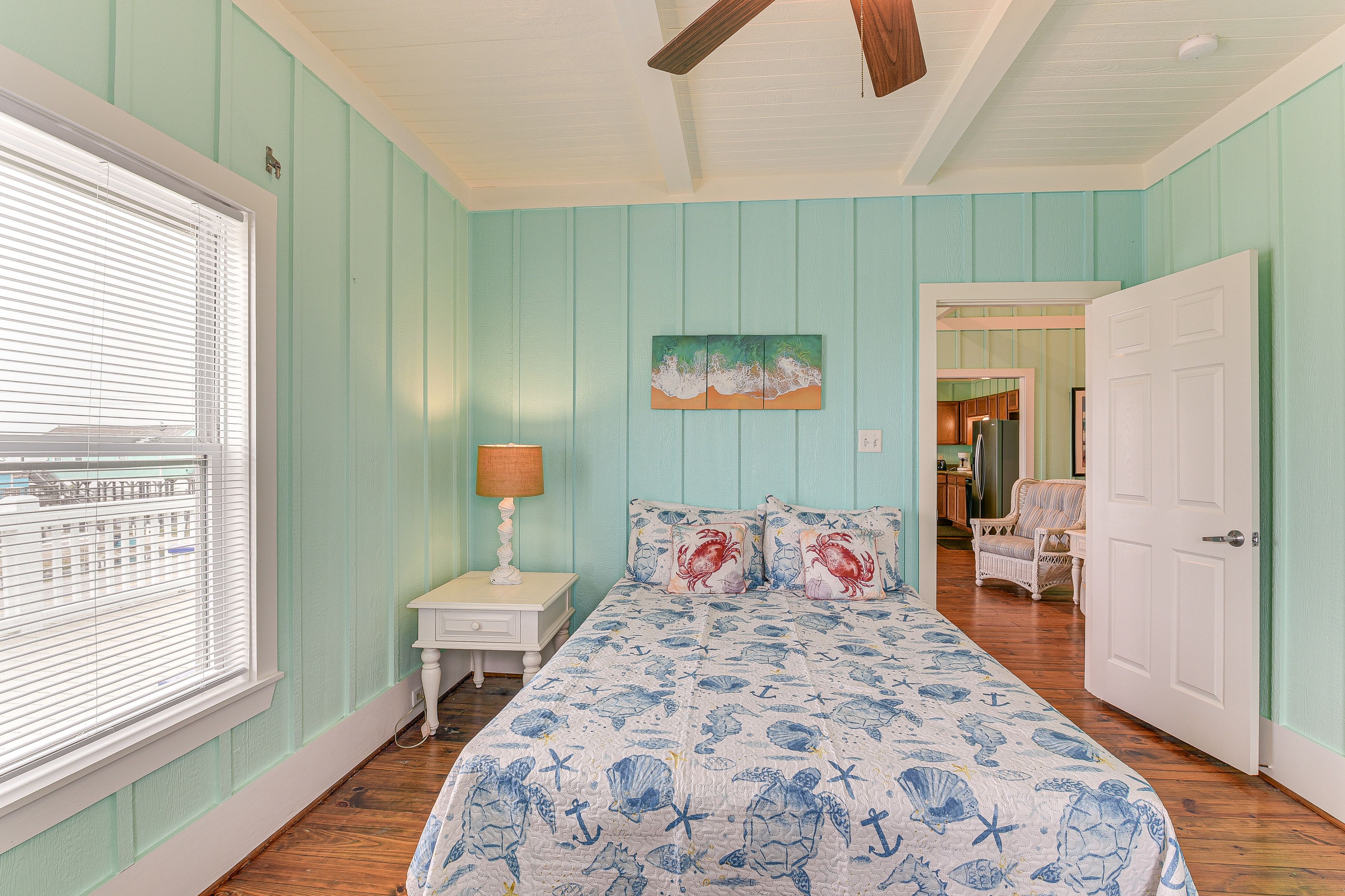 Bedroom 1 | 2nd Floor | Queen Bed