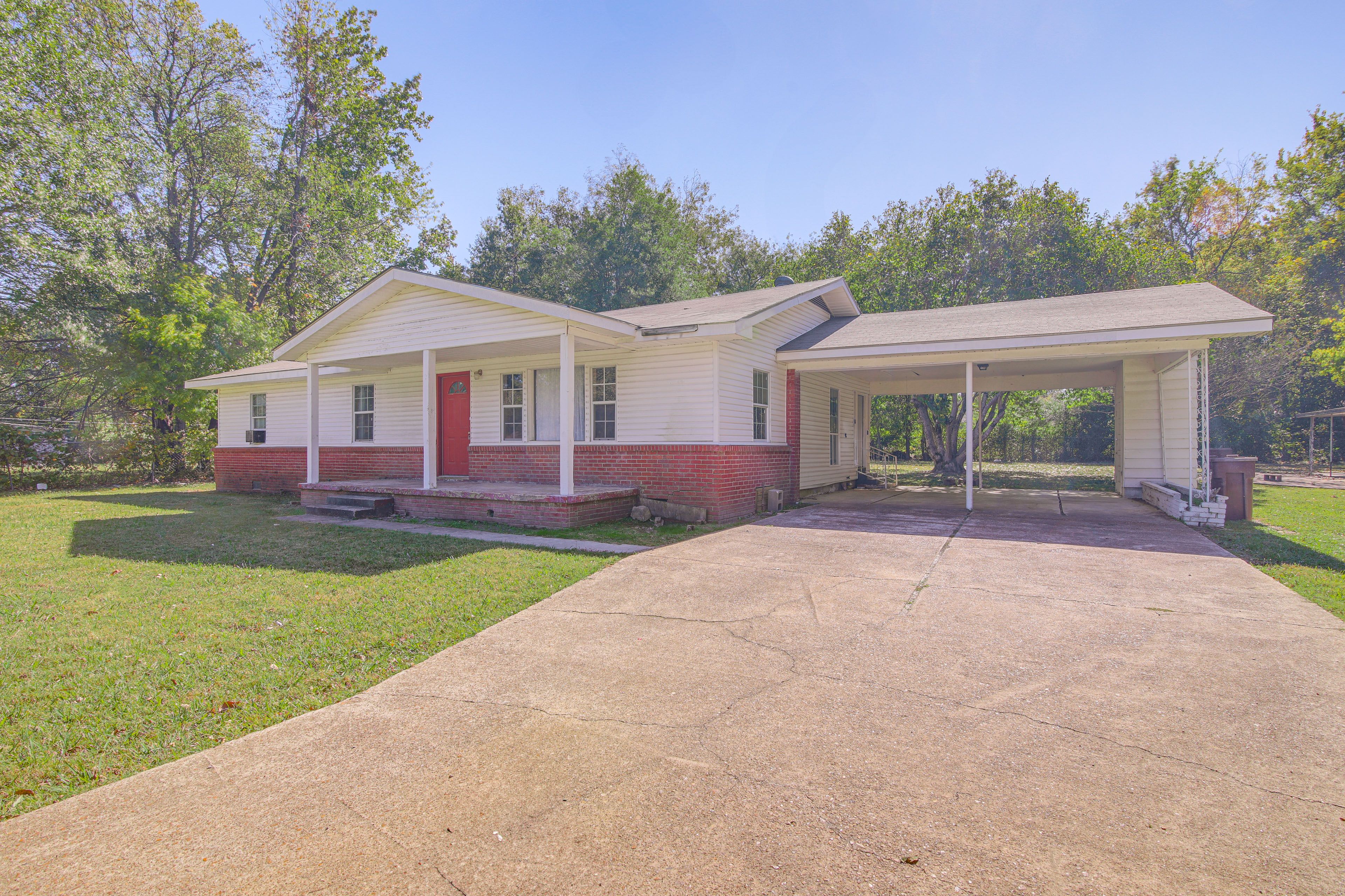 Property Exterior | Driveway (2 Vehicles) | Free Street Parking