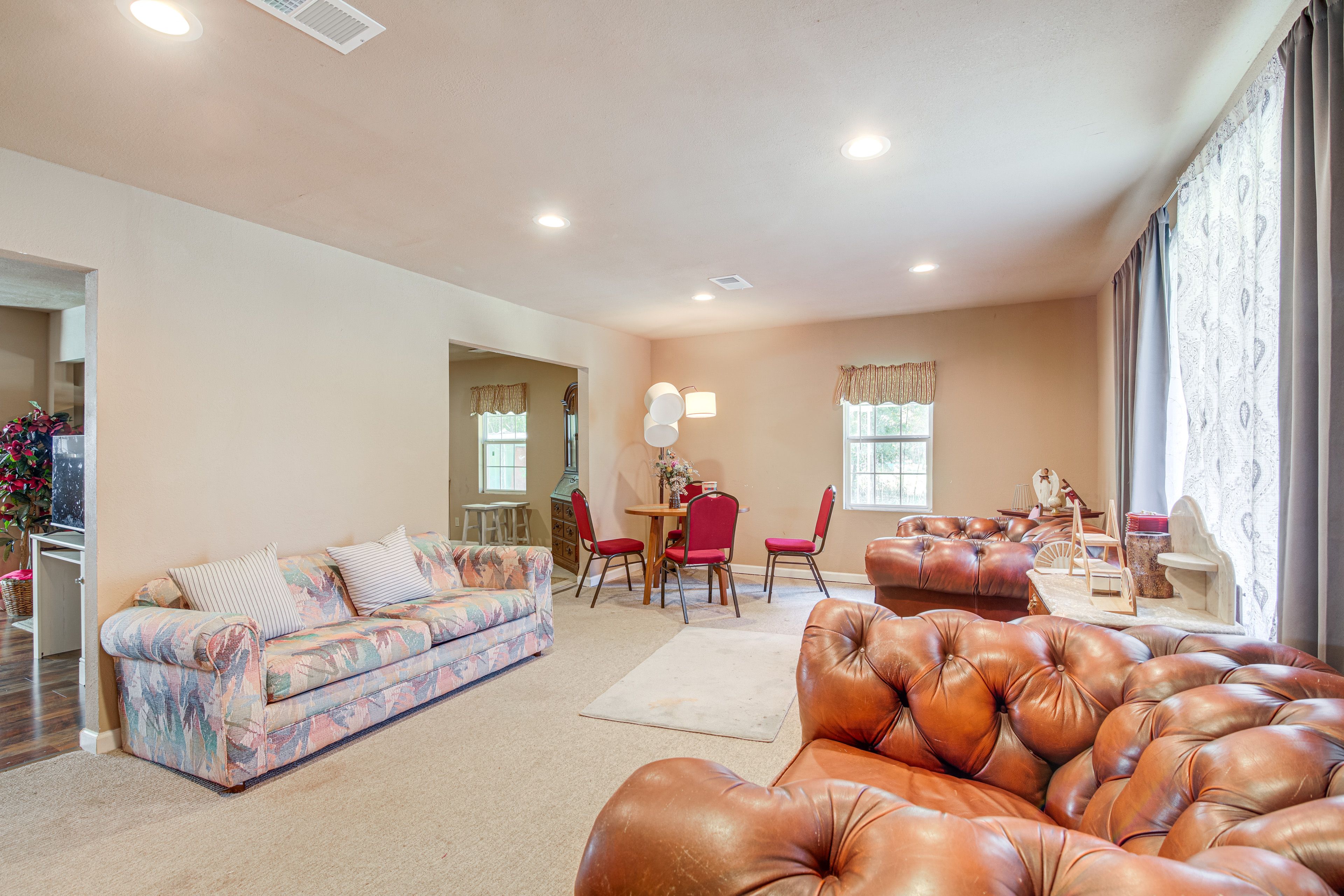 Living Room | Queen Sleeper Sofa