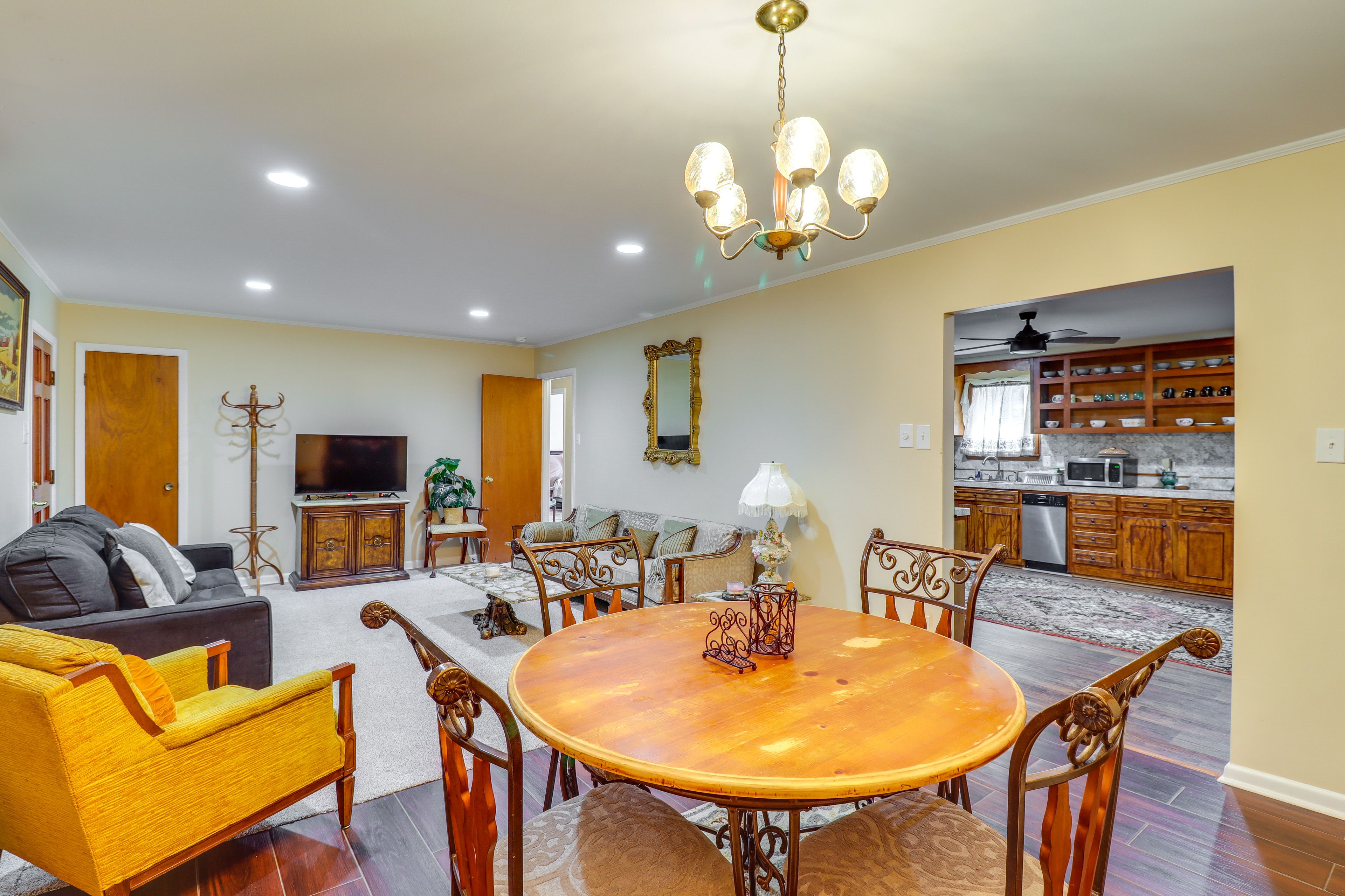 Natchez Vacation Rental | 2BR | 1BA | 1,000 Sq Ft | 1 Step to Enter