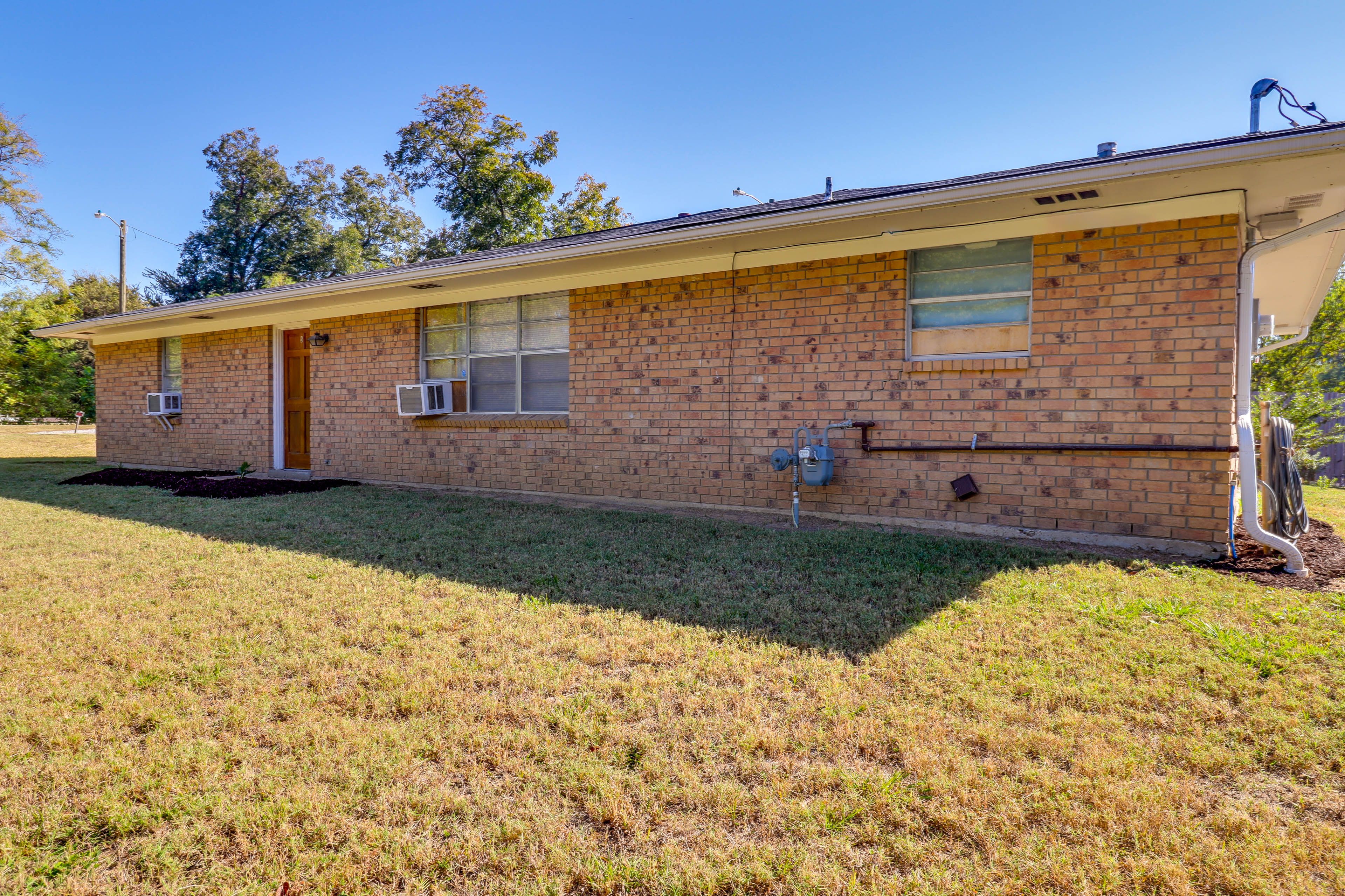 Exterior | Driveway (4 Vehicles)