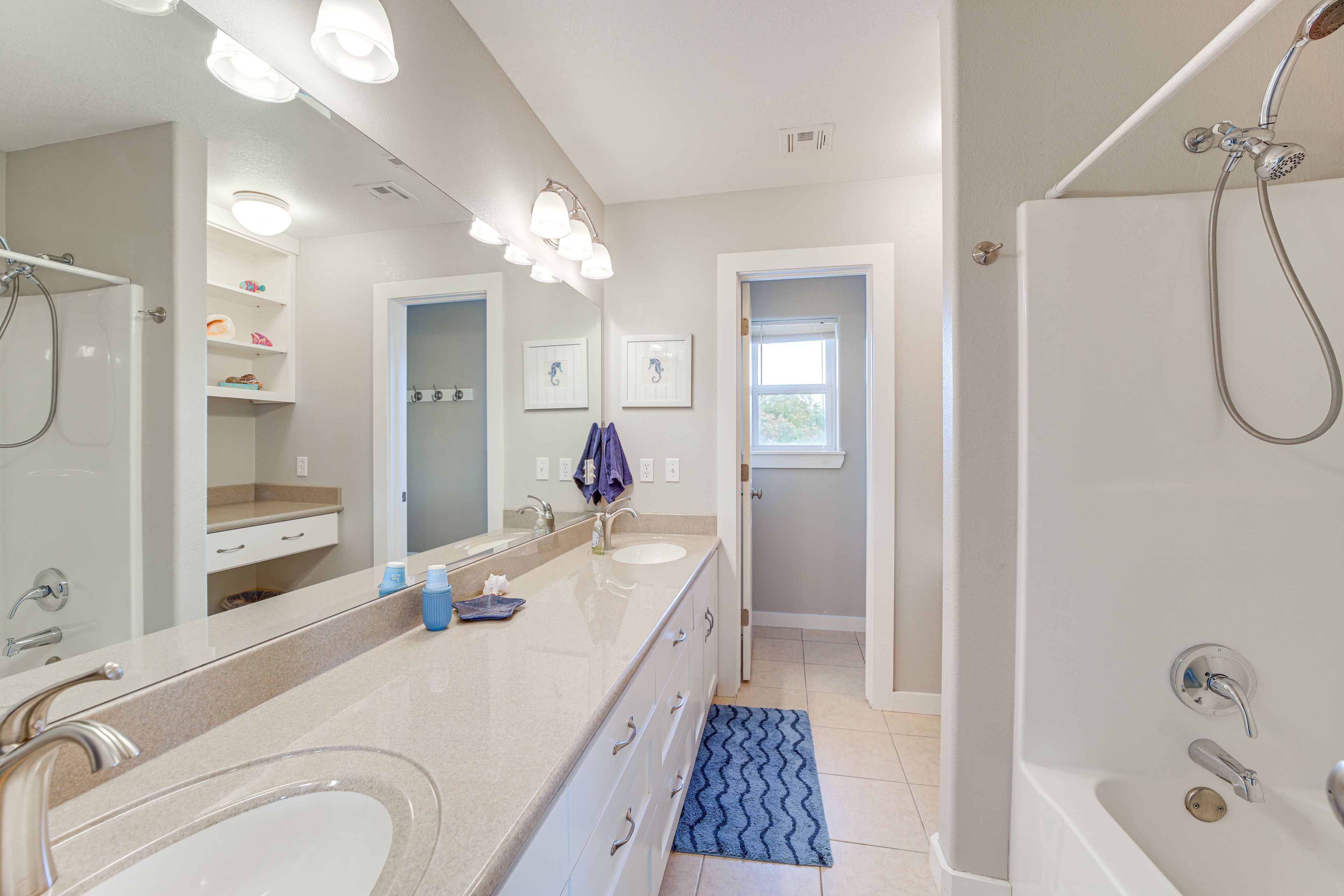 Full Bathroom | 2nd Floor