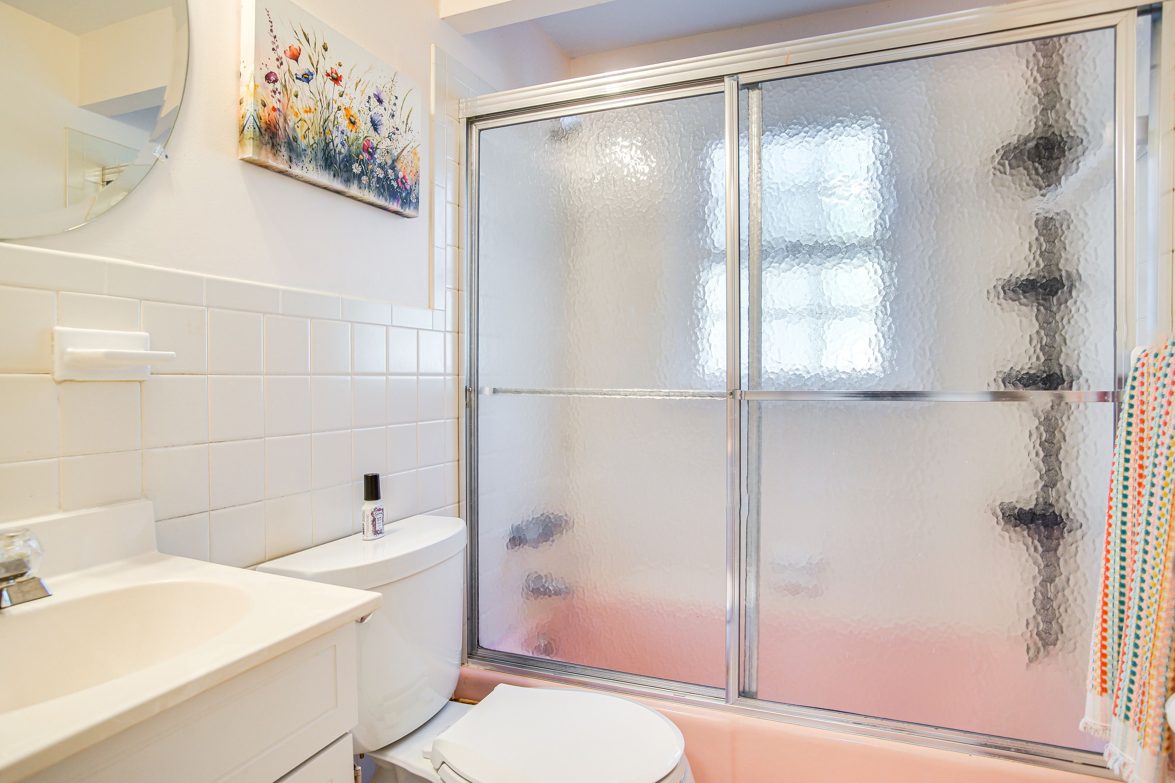 Full Bathroom | 1st Floor | Towels Provided