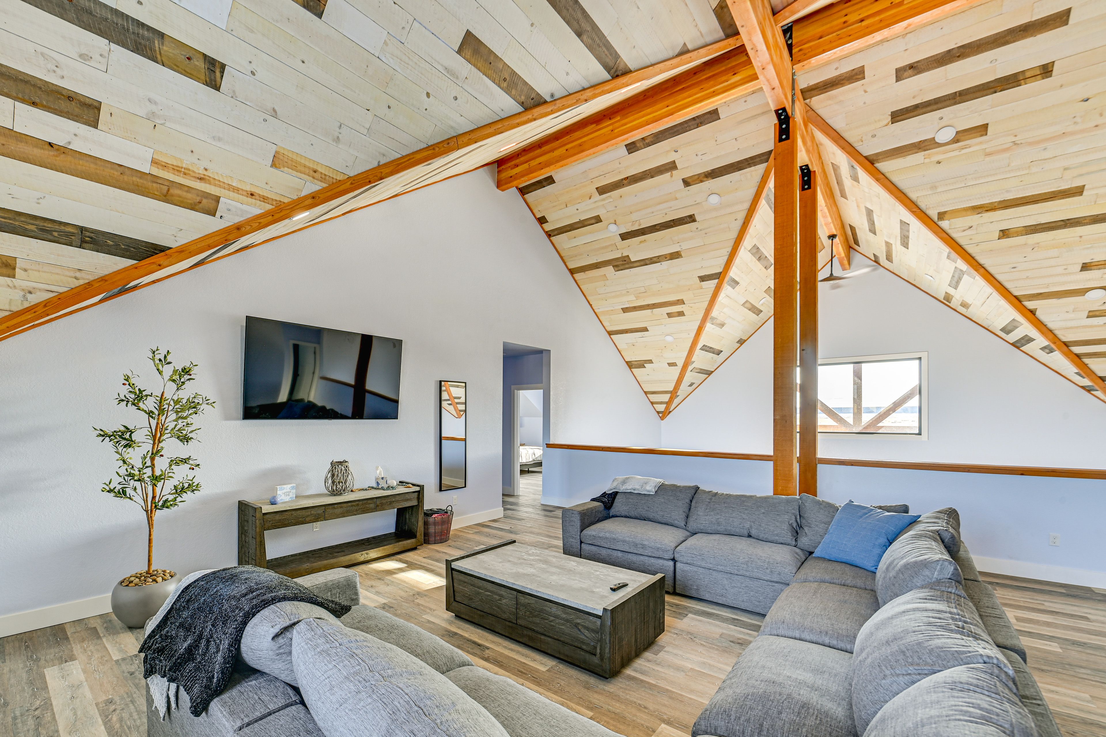 Sitting Room | 2nd Floor