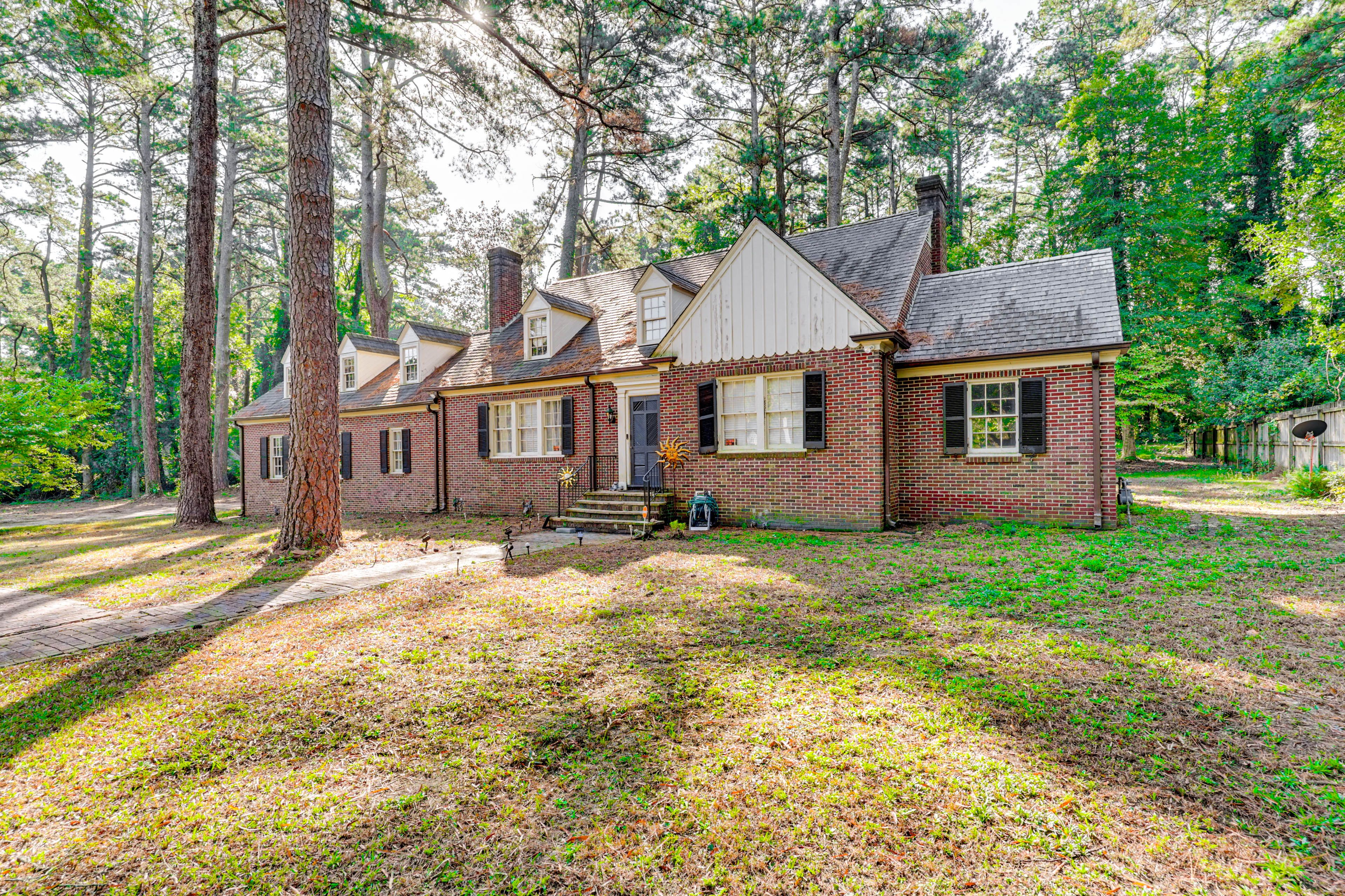 Wilson Vacation Rental | 3BR | 2.5BA | 4 Steps to Enter | 3,300 Sq Ft