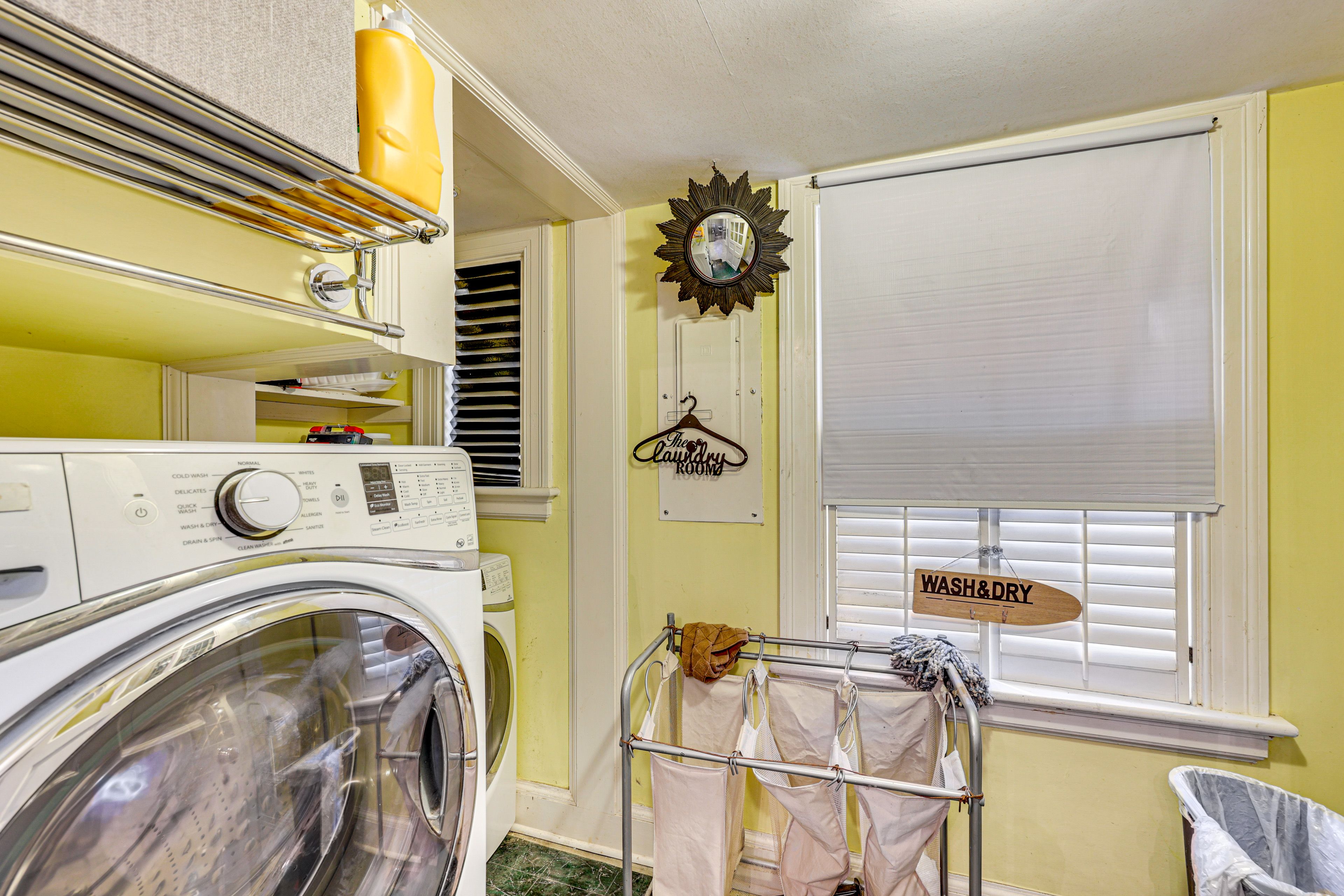 Laundry Room | Washer & Dryer