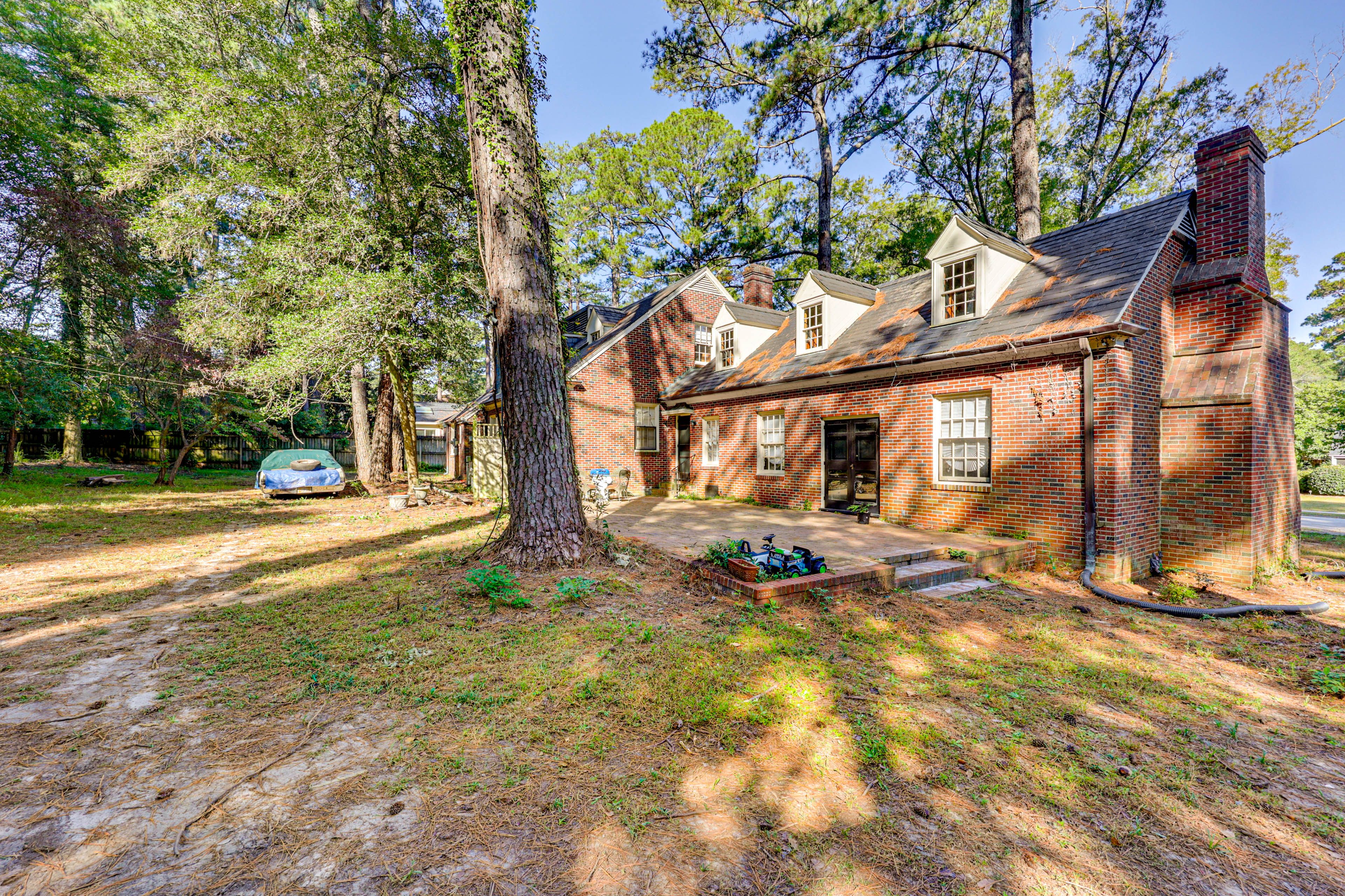 Home Exterior | Back Patio | Charcoal Grill