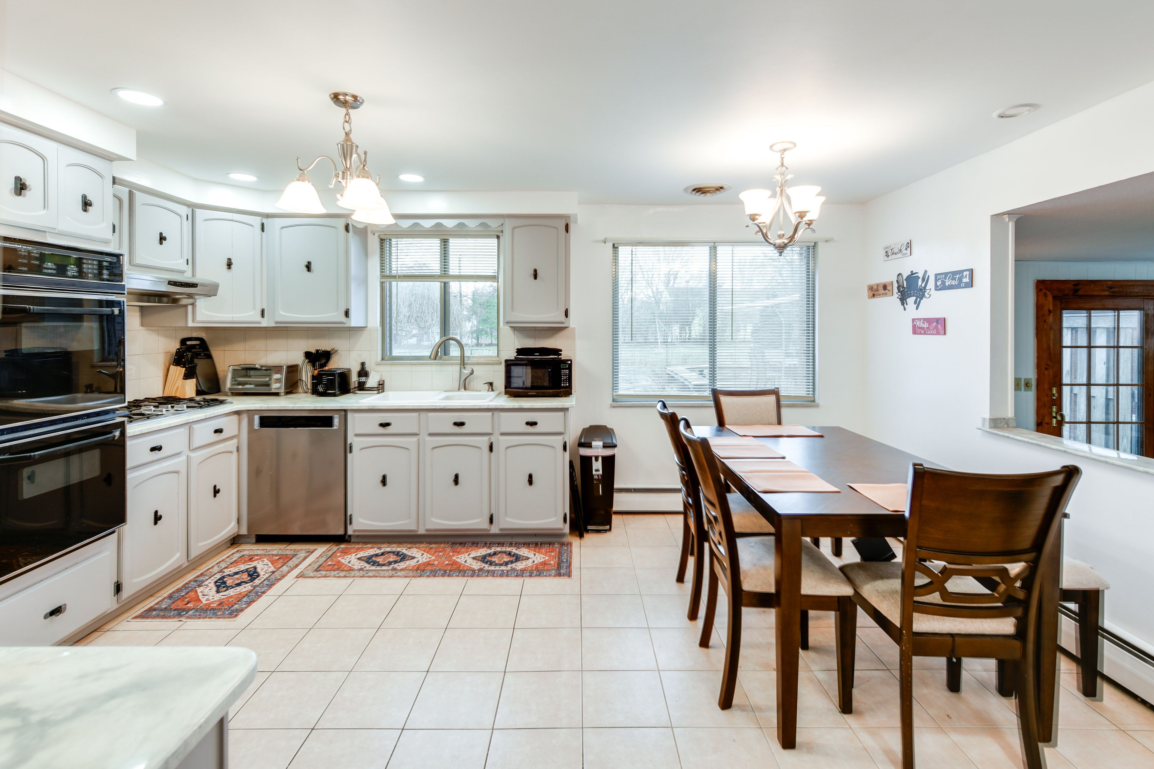 Dining Area | Main Level