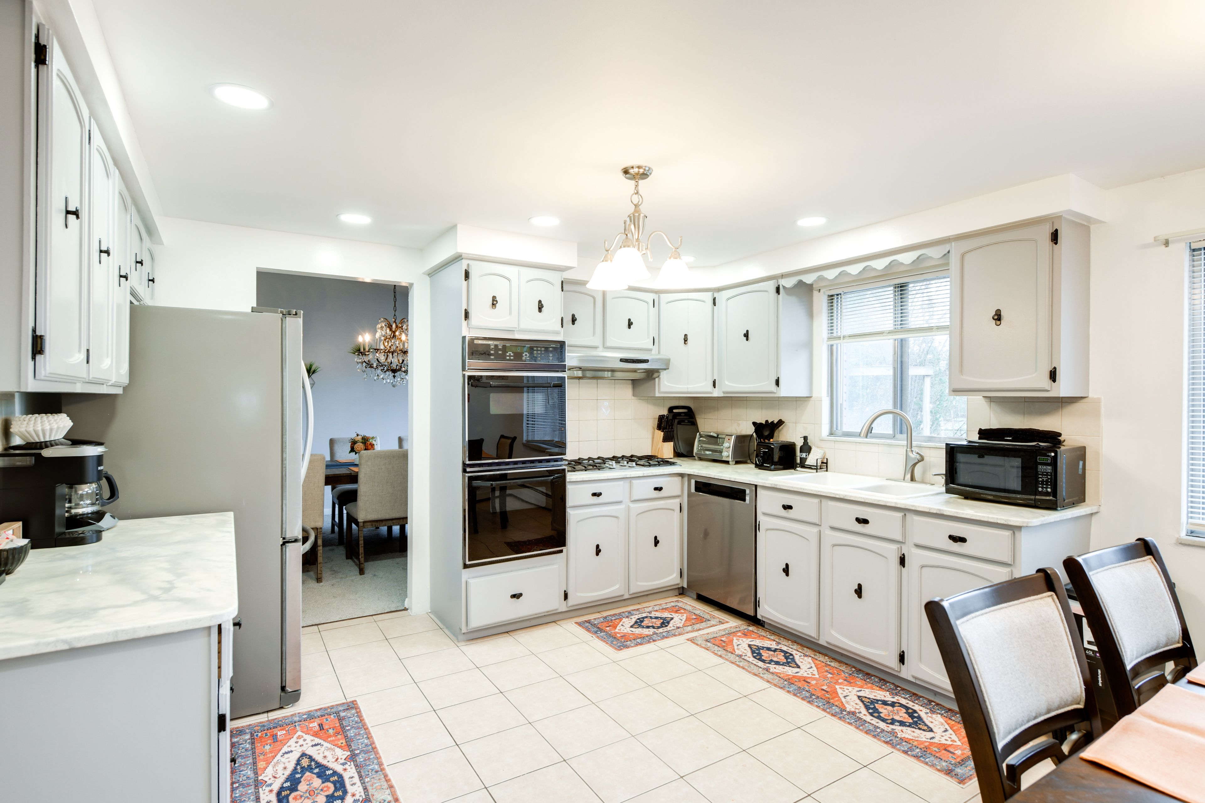 Kitchen | Main Level | Keurig & Drip Coffee Makers | Dishwasher | Cooking Basics