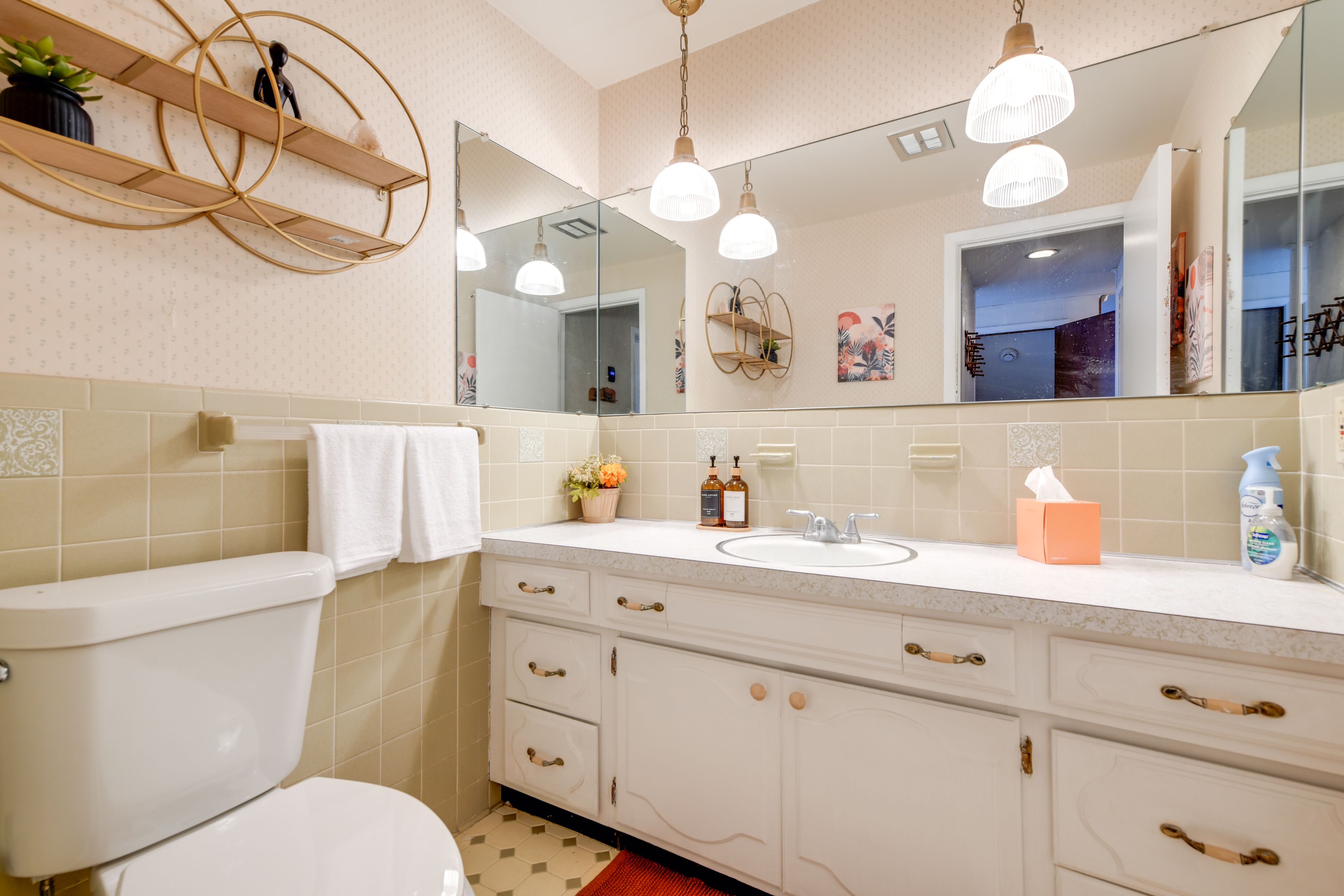 Half Bathroom | Main Level