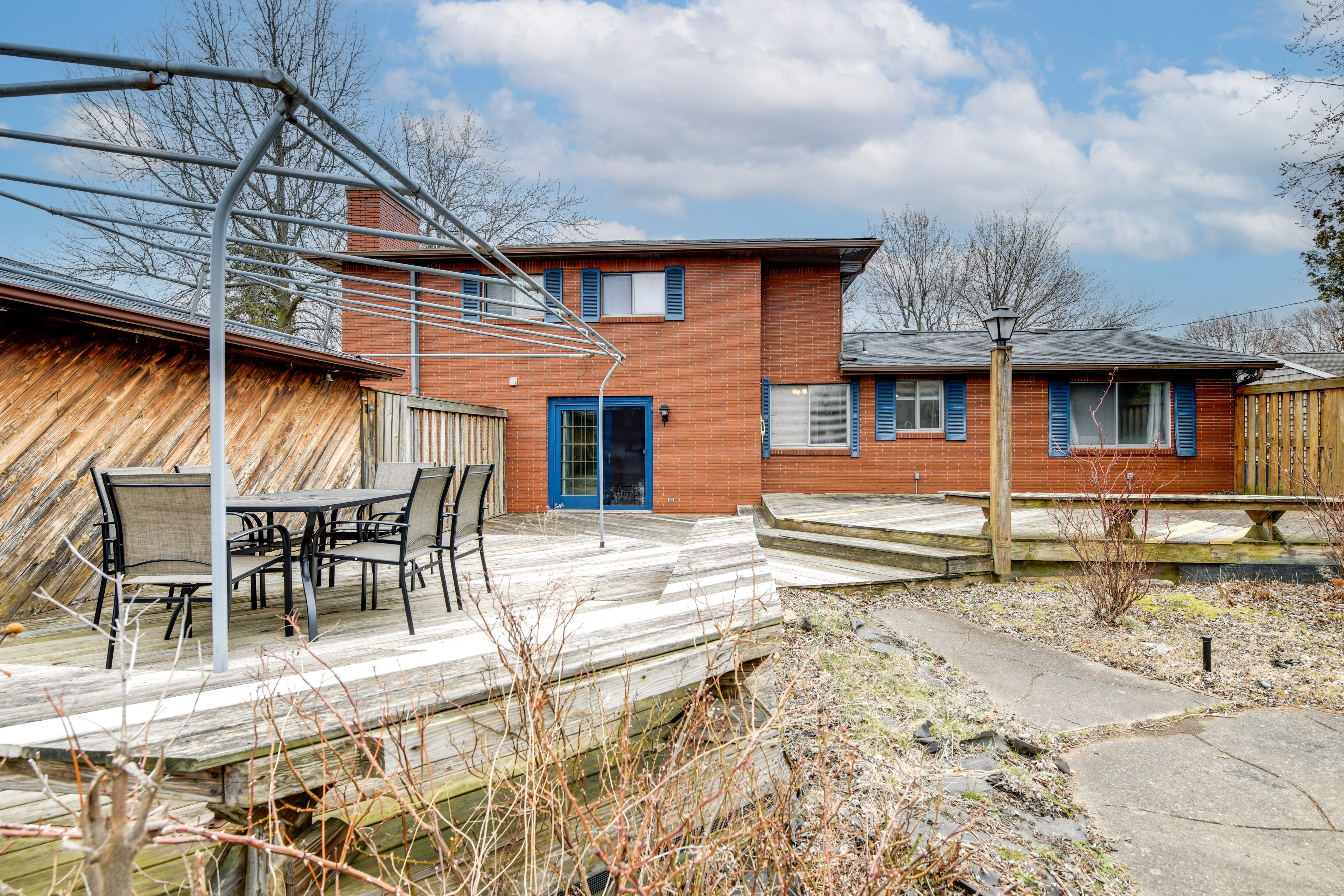 Private Yard | Seasonal Outdoor Pool