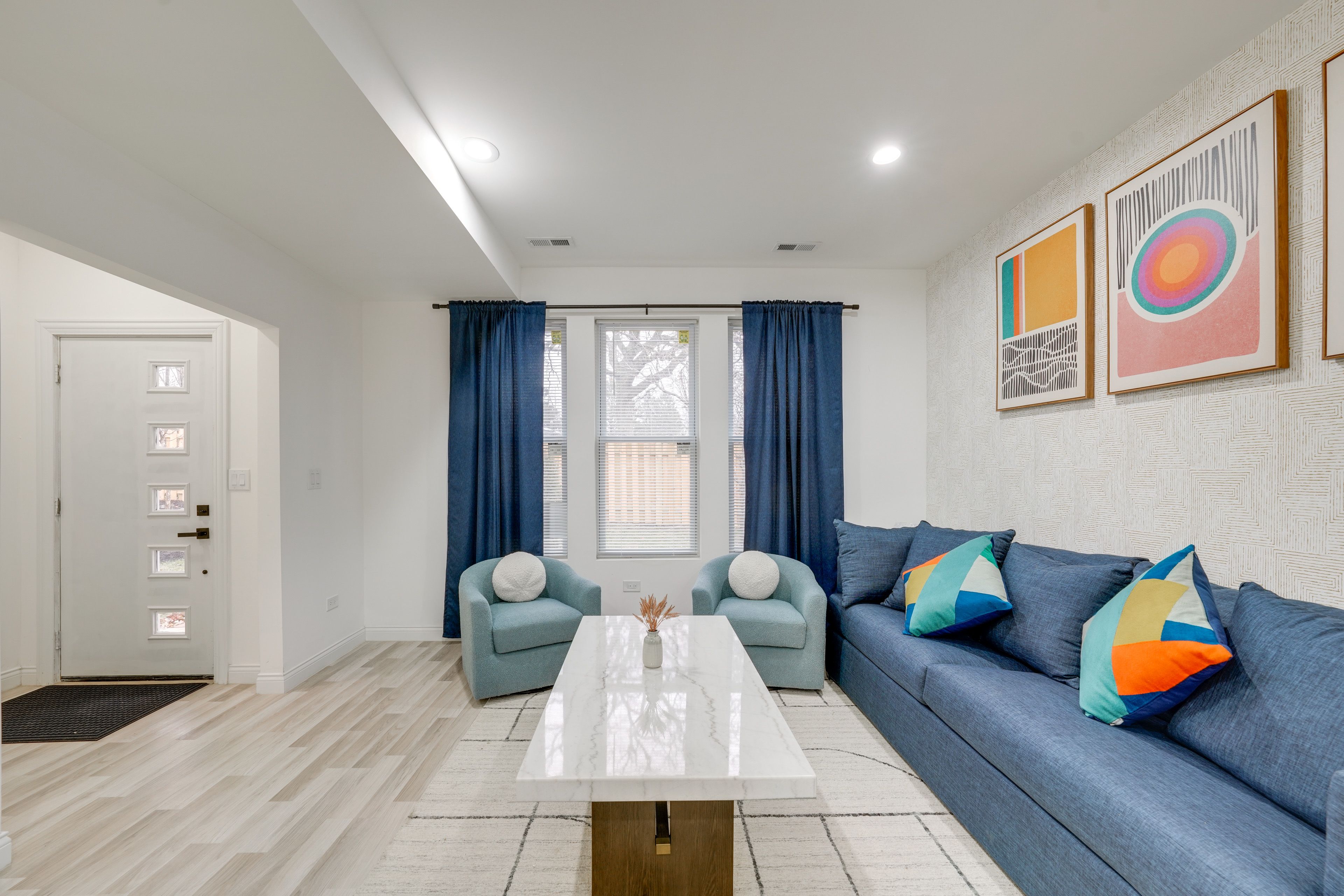 Living Room | 1st Floor | Free WiFi | Central A/C & Heating | Smart TV