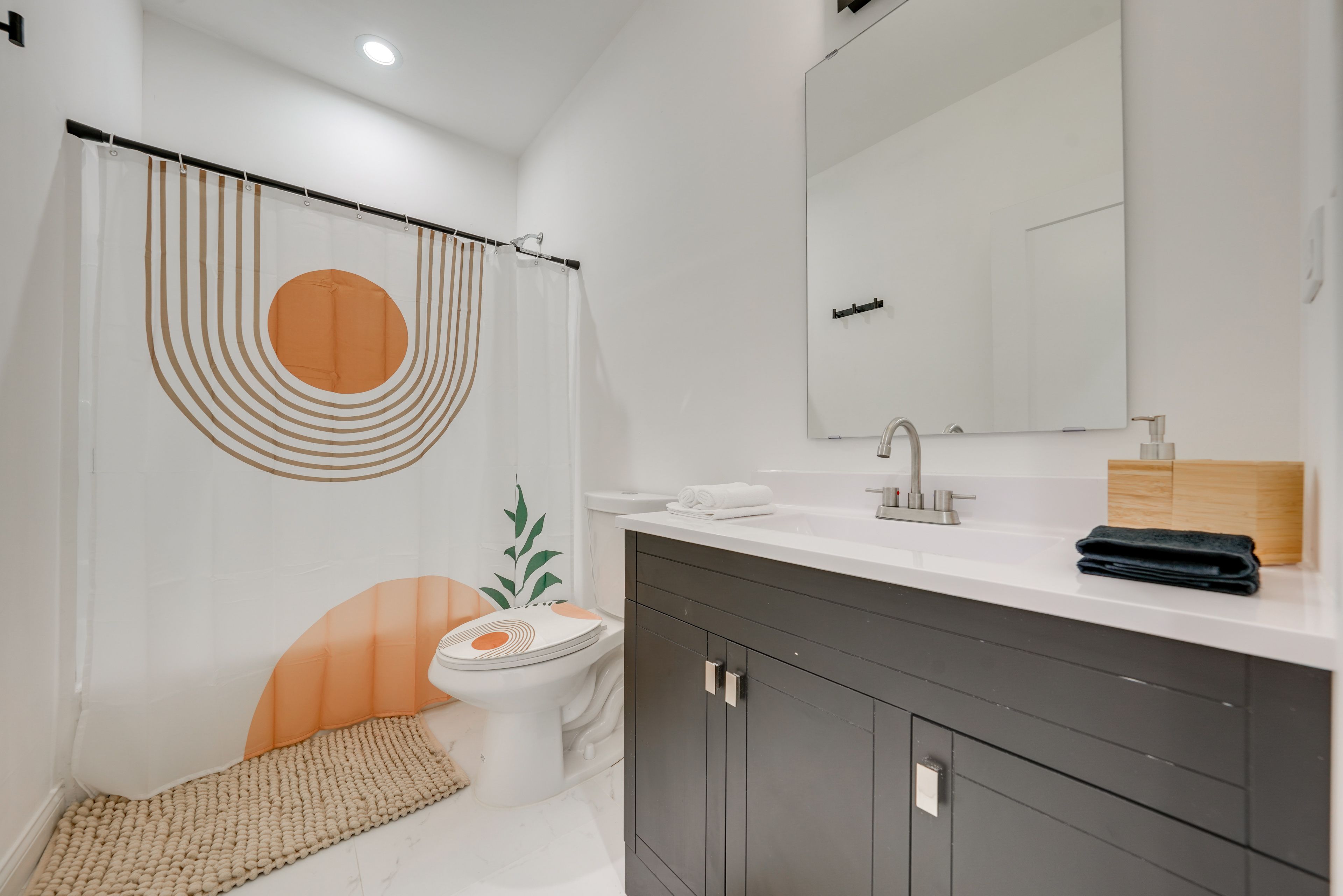 Full Bathroom | 2nd Floor