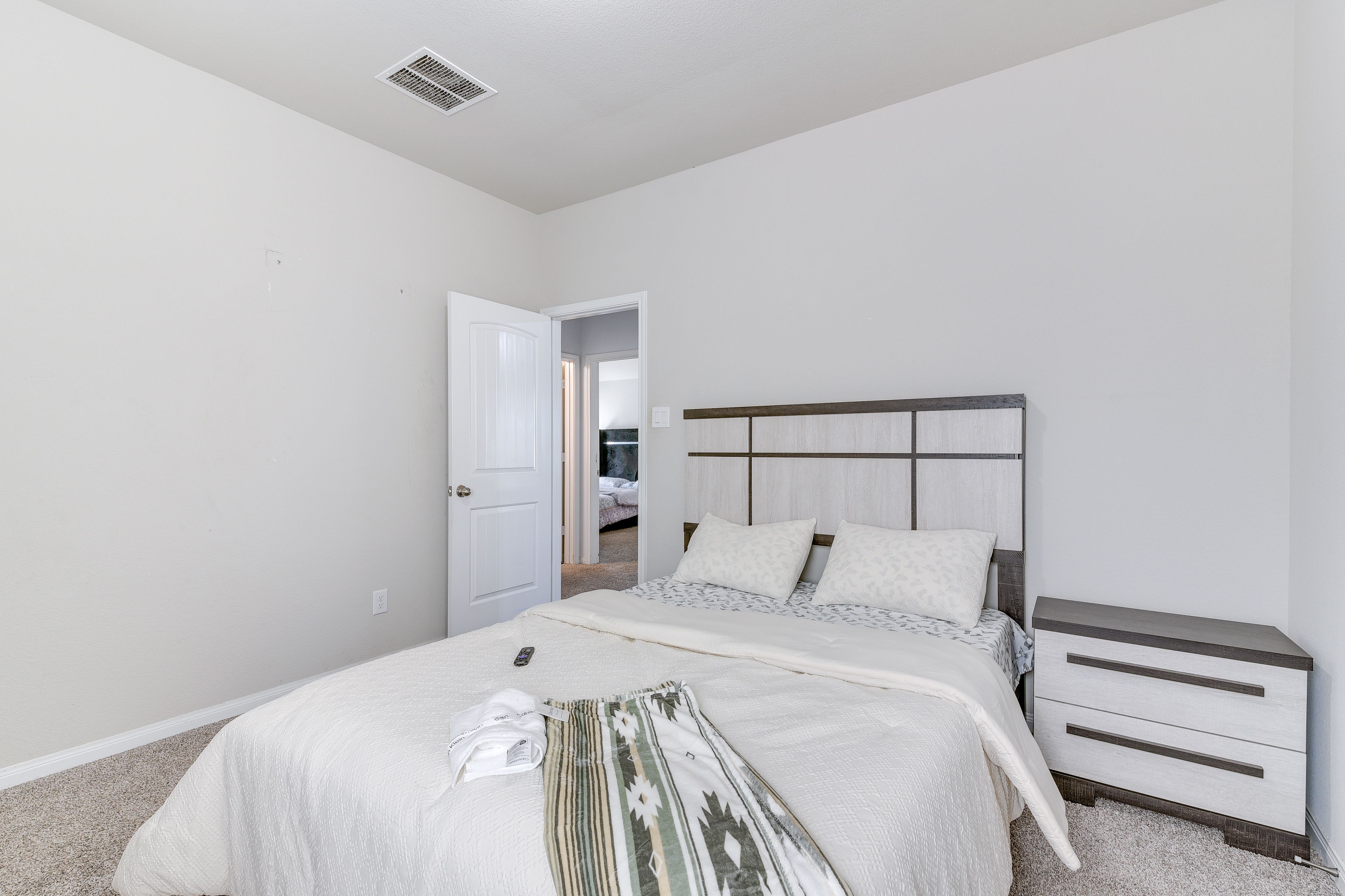 Bedroom 2 | Queen Bed | Smart TV | 2nd Floor