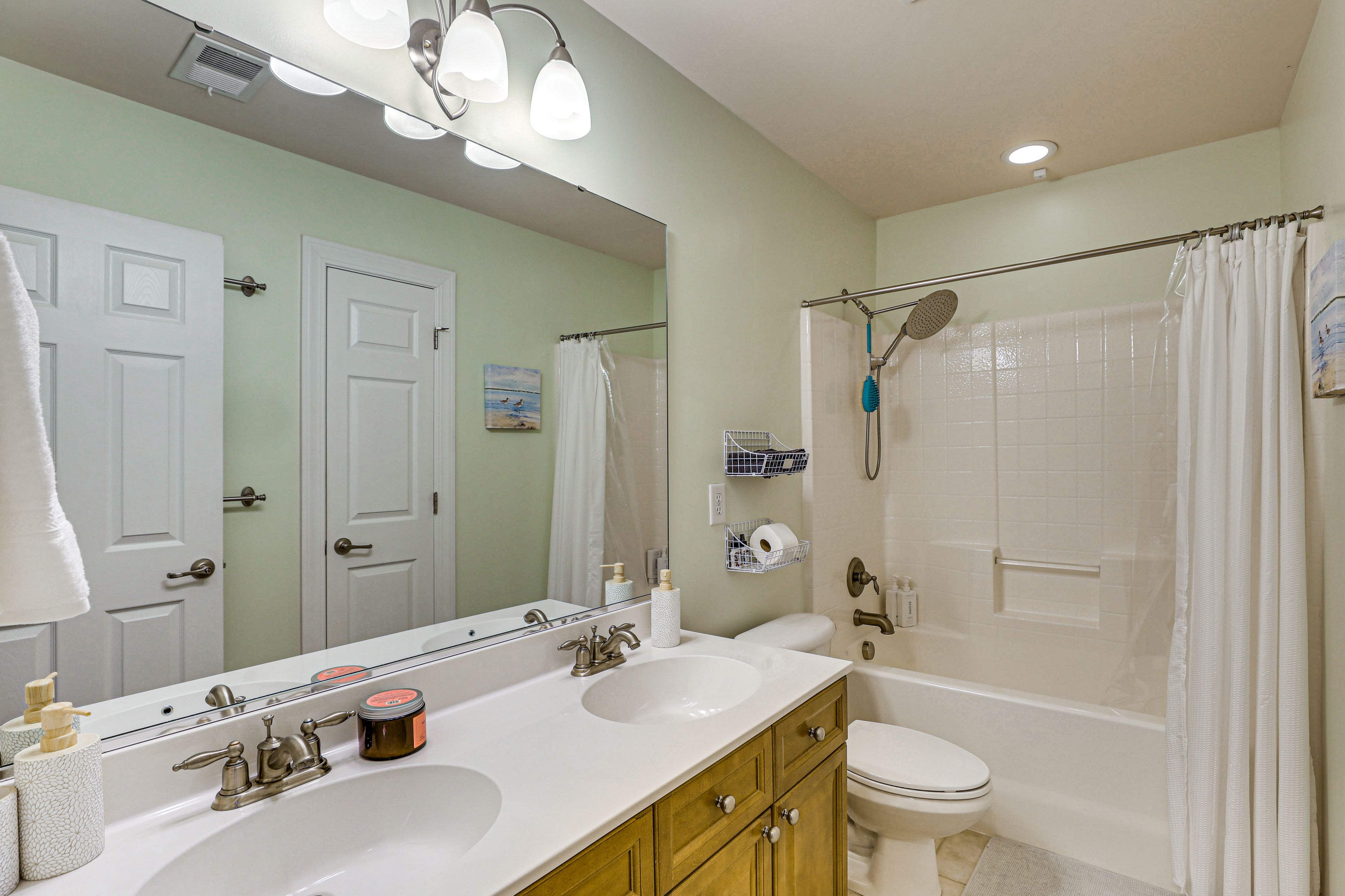Full Bathroom | Upper Level