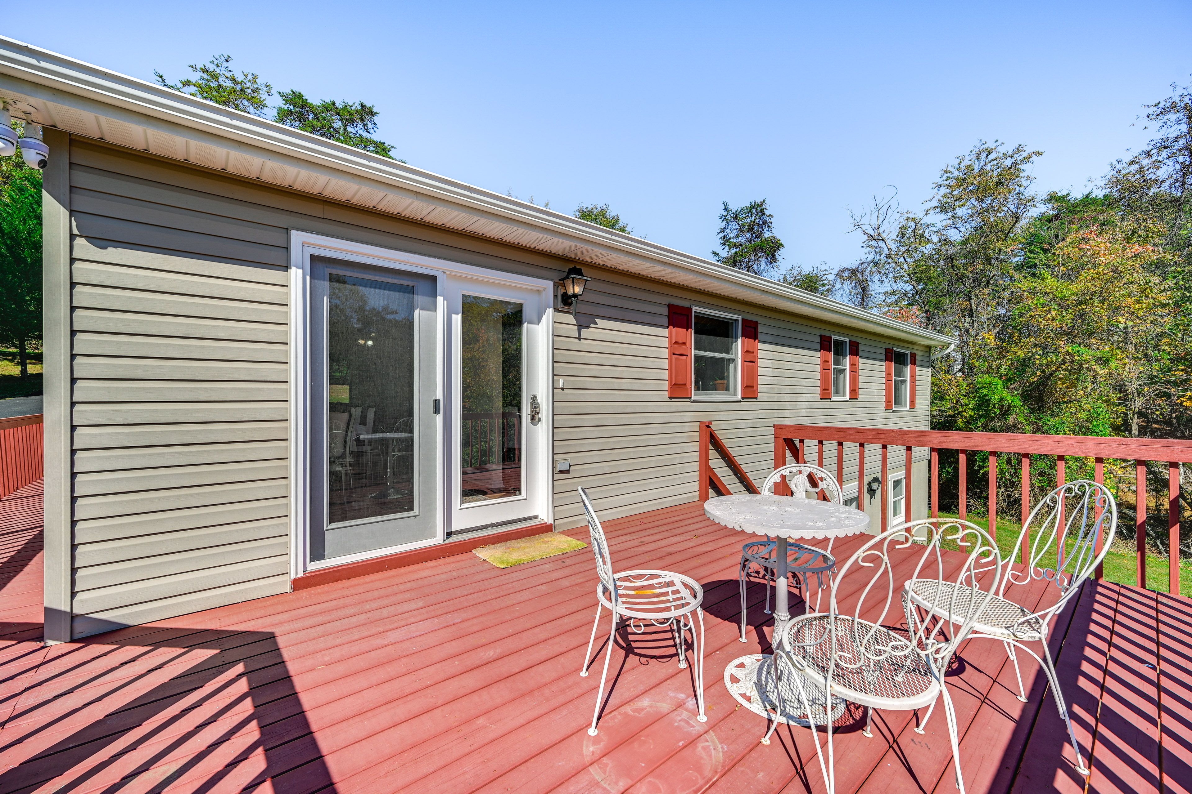 Wraparound Deck | Outdoor Dining Area