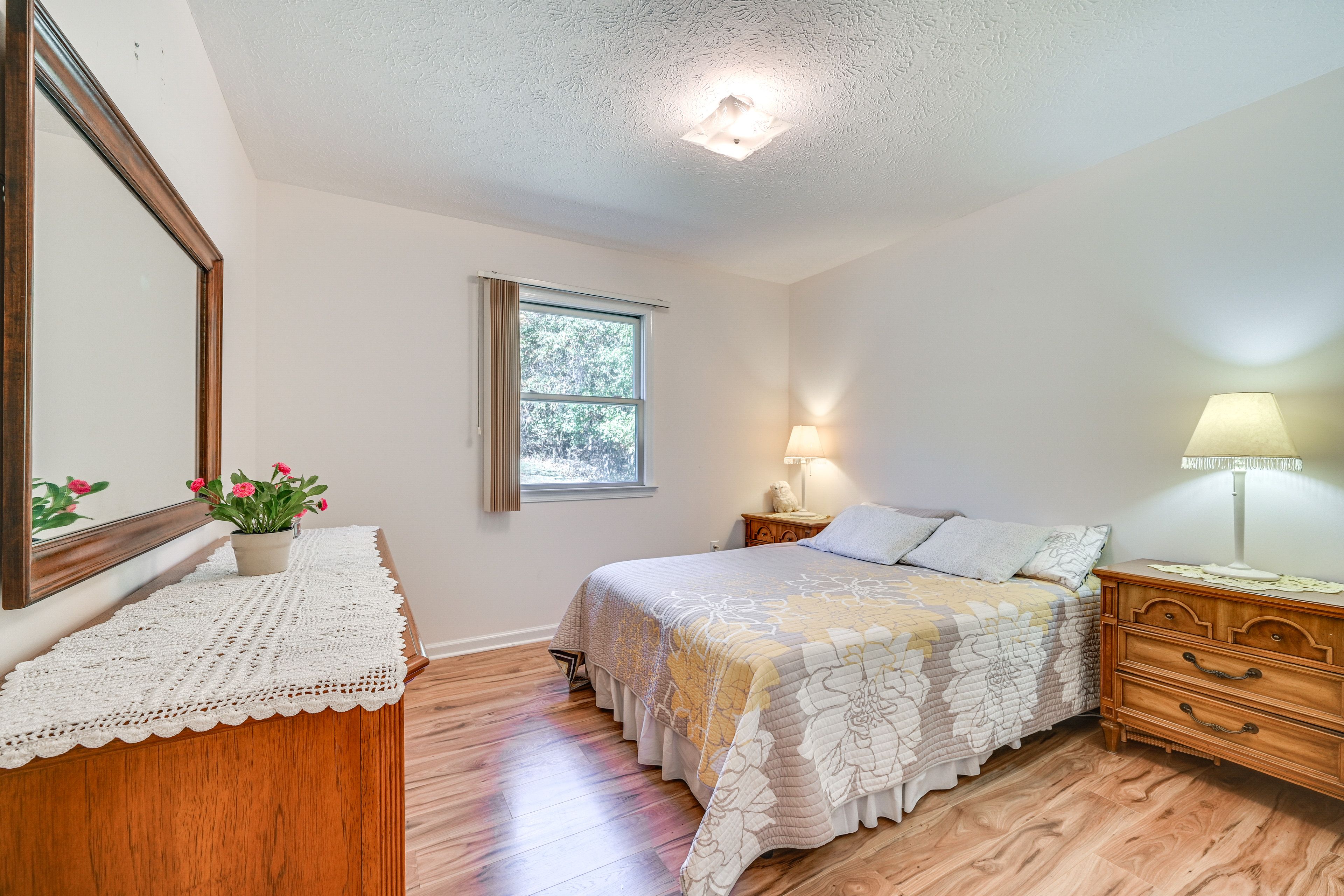 Bedroom 2 | Queen Bed | 2nd Floor
