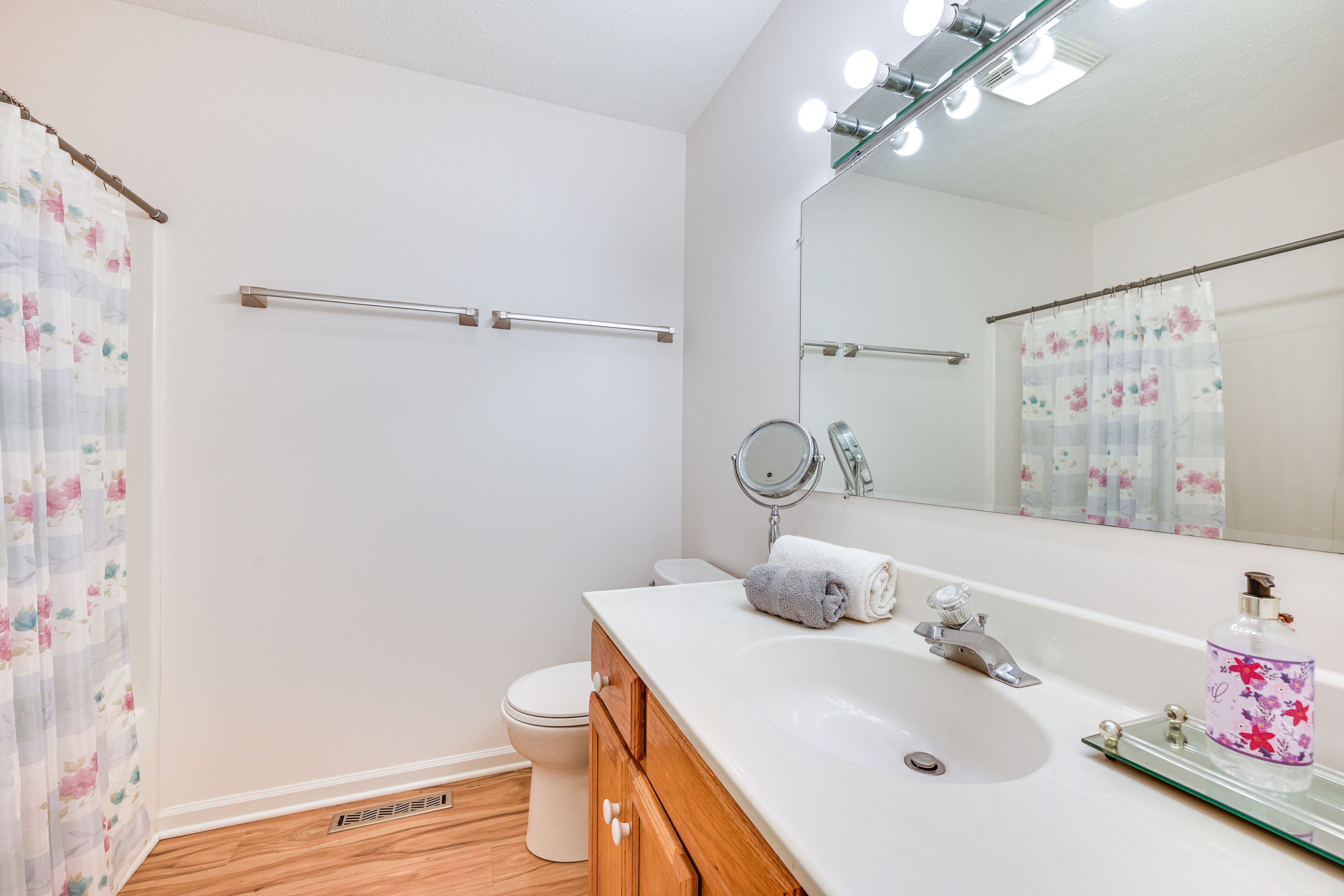 Full Bathroom | 2nd Floor