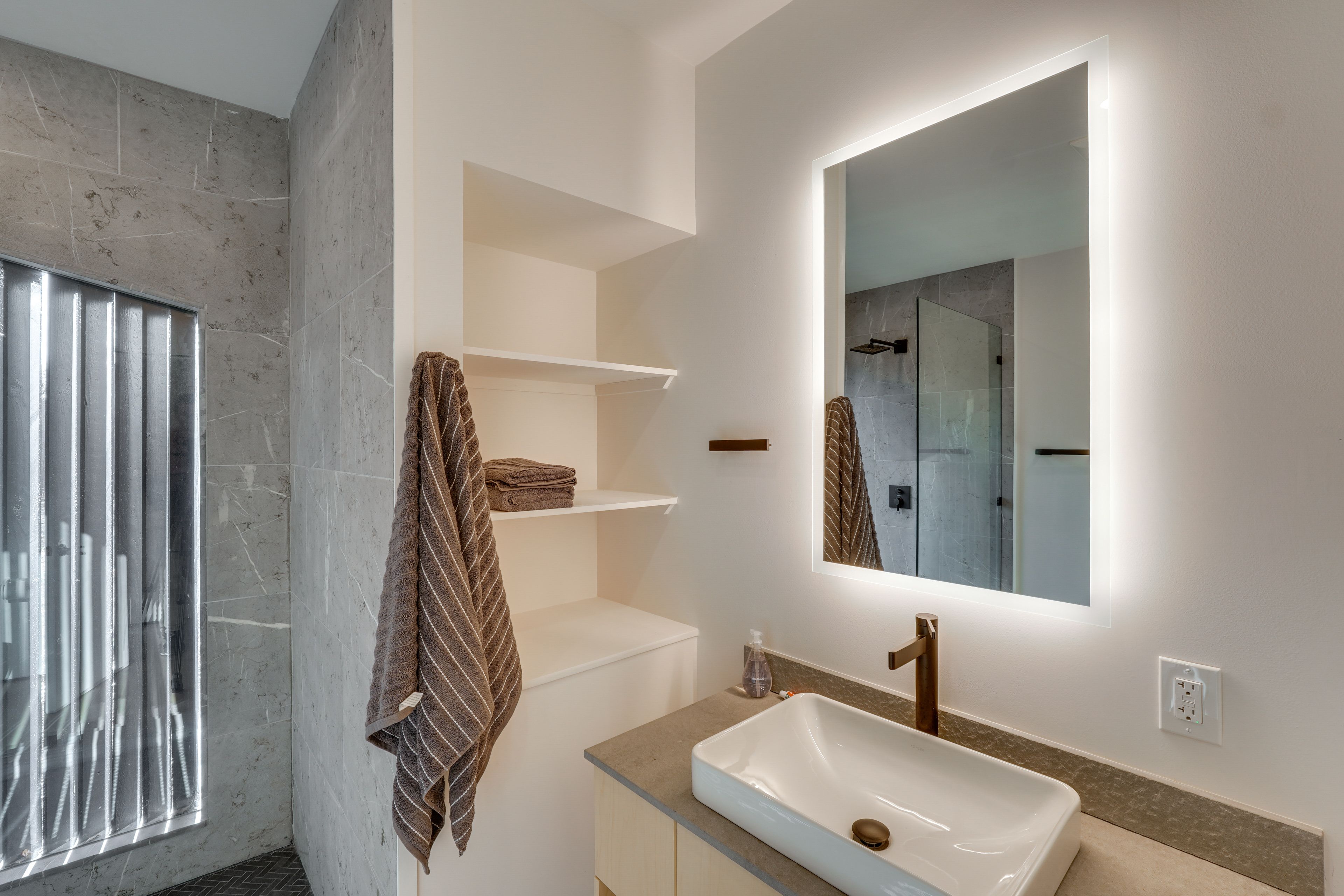 Full Bathroom | 1st Floor