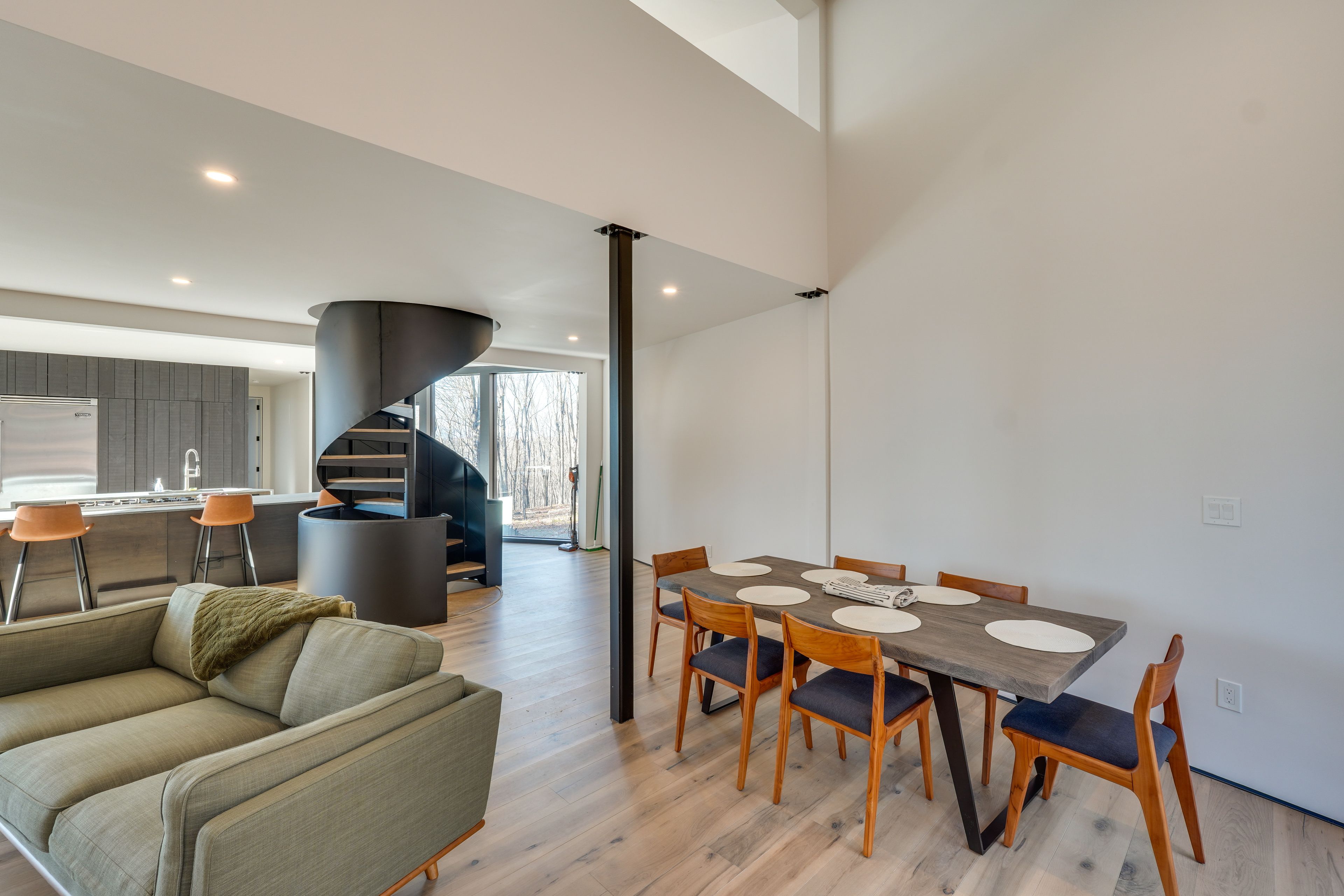 Dining Area | Dishware/Flatware | 1st Floor