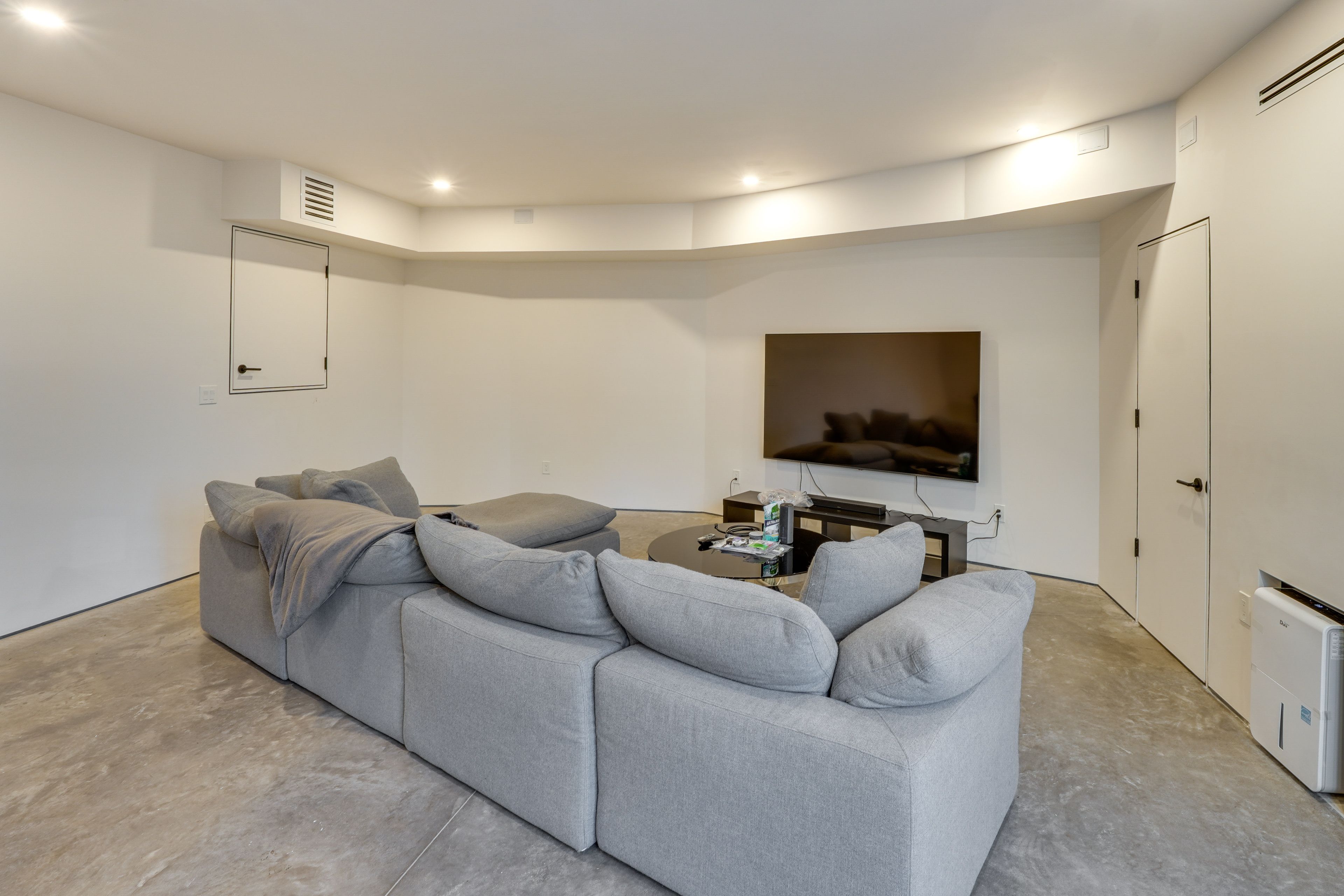 Lower Living Area | Flat-Screen TV w/ Cable | Basement
