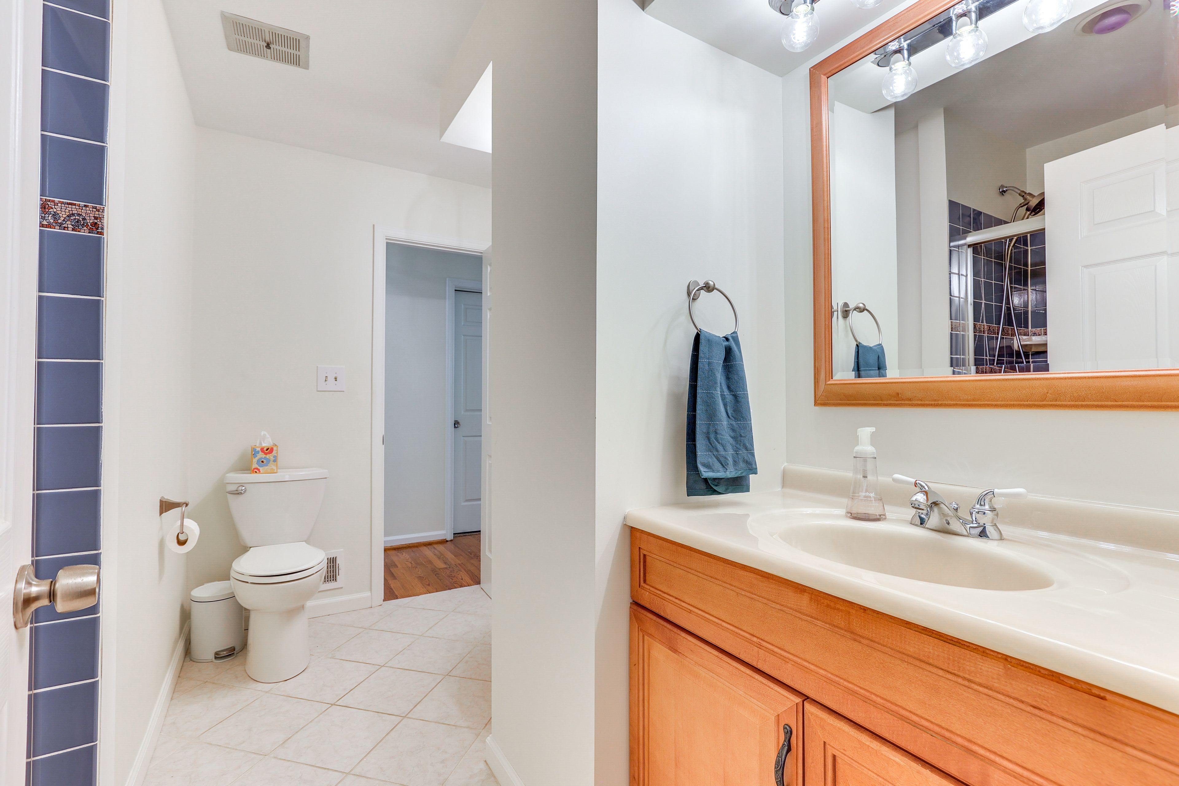 Full Bathroom | Main Level | Towels Provided