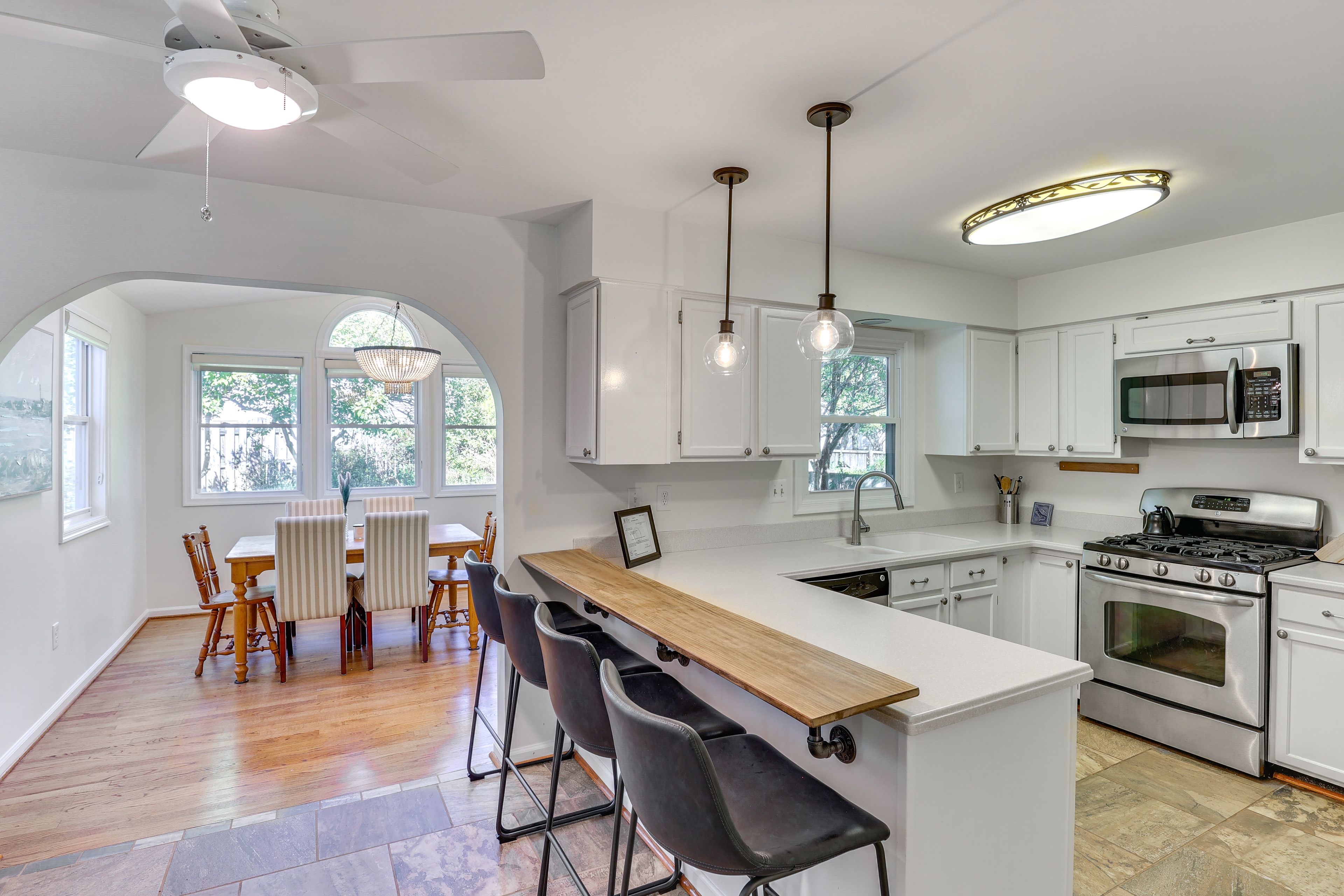 Kitchen | Main Level | Dishwasher | Pots/Pans | Keurig Coffee Maker