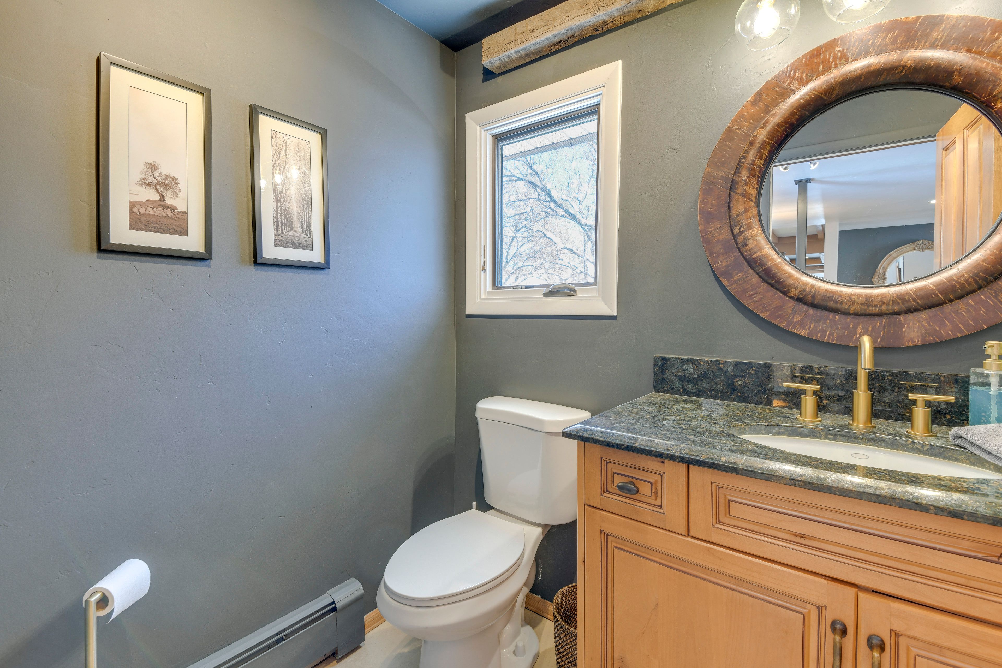 Half Bathroom | Main Level | Towels Provided