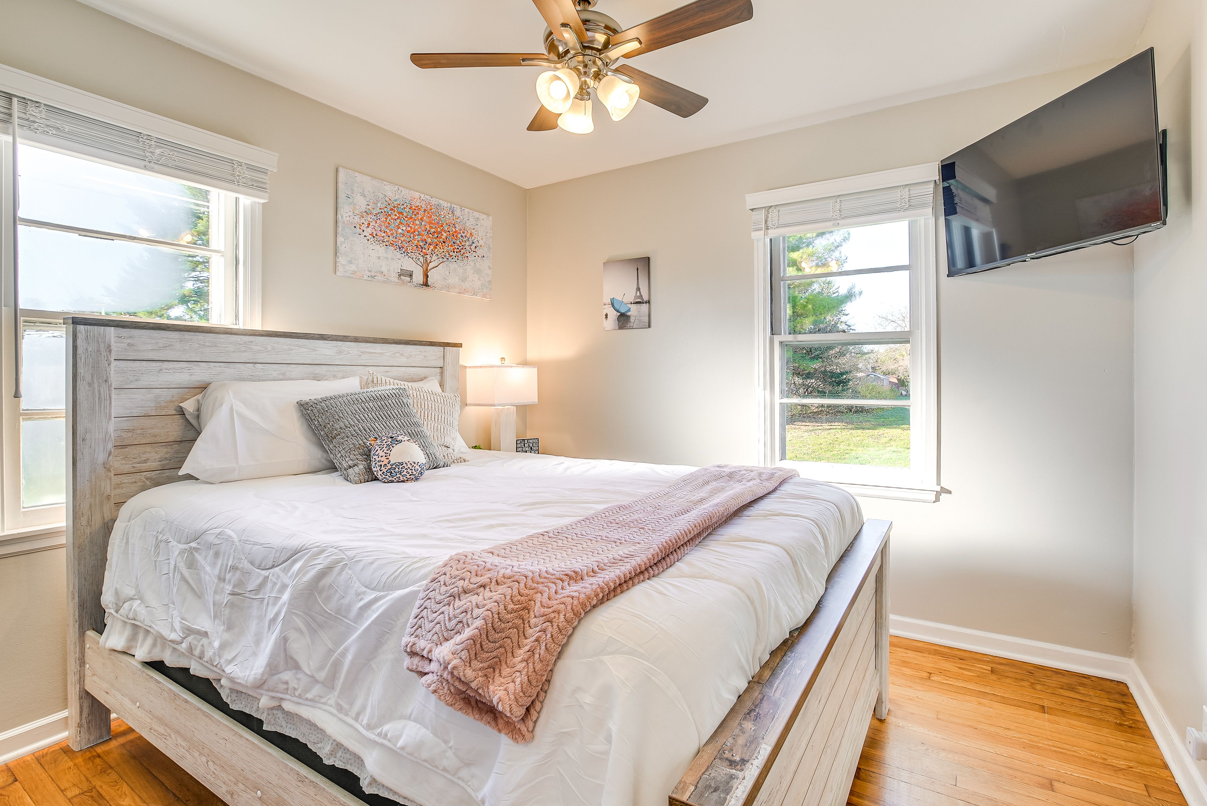 Bedroom 2 | Queen Bed | Smart TV