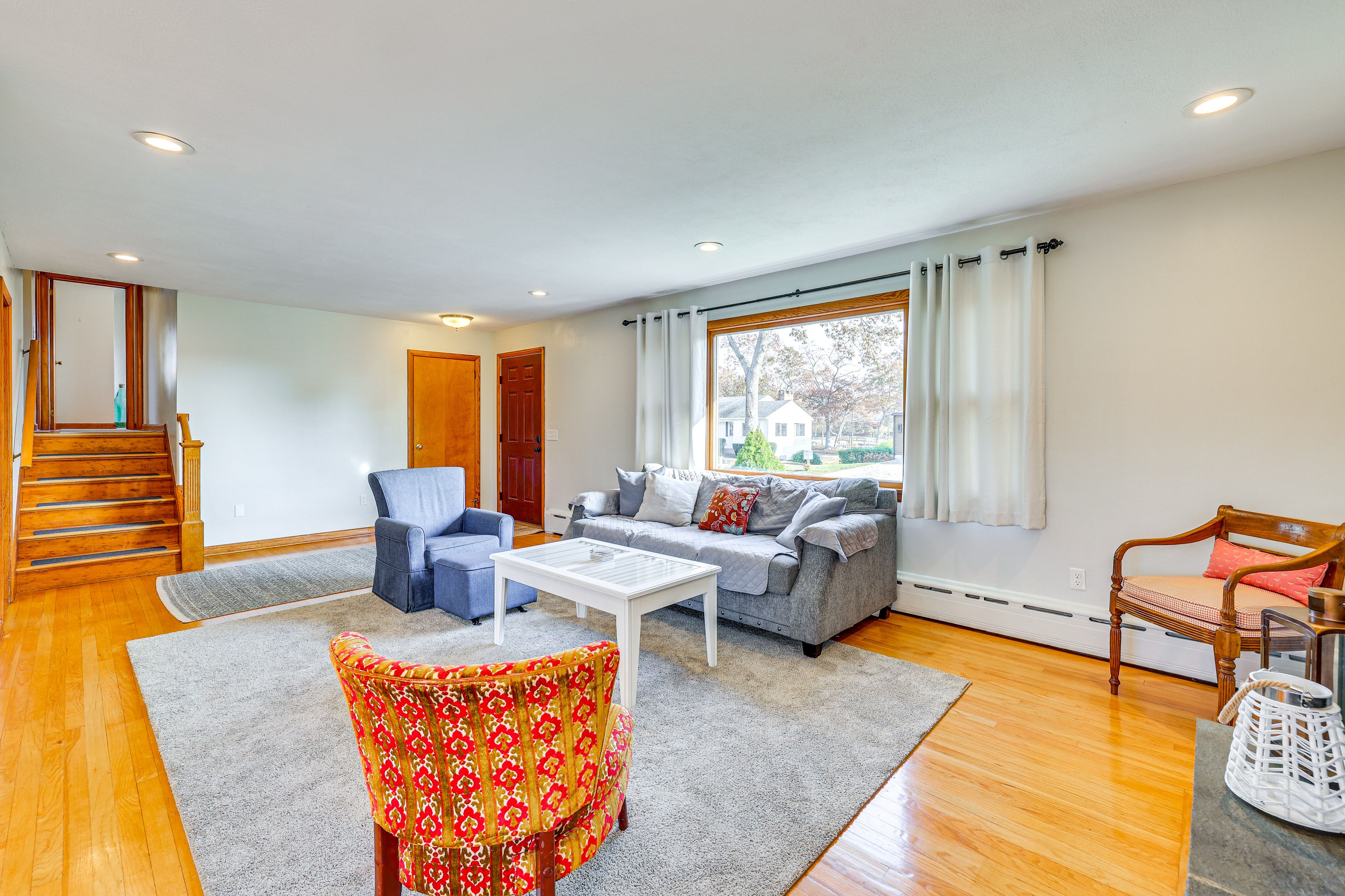 Living Room | 1st Floor | Free WiFi