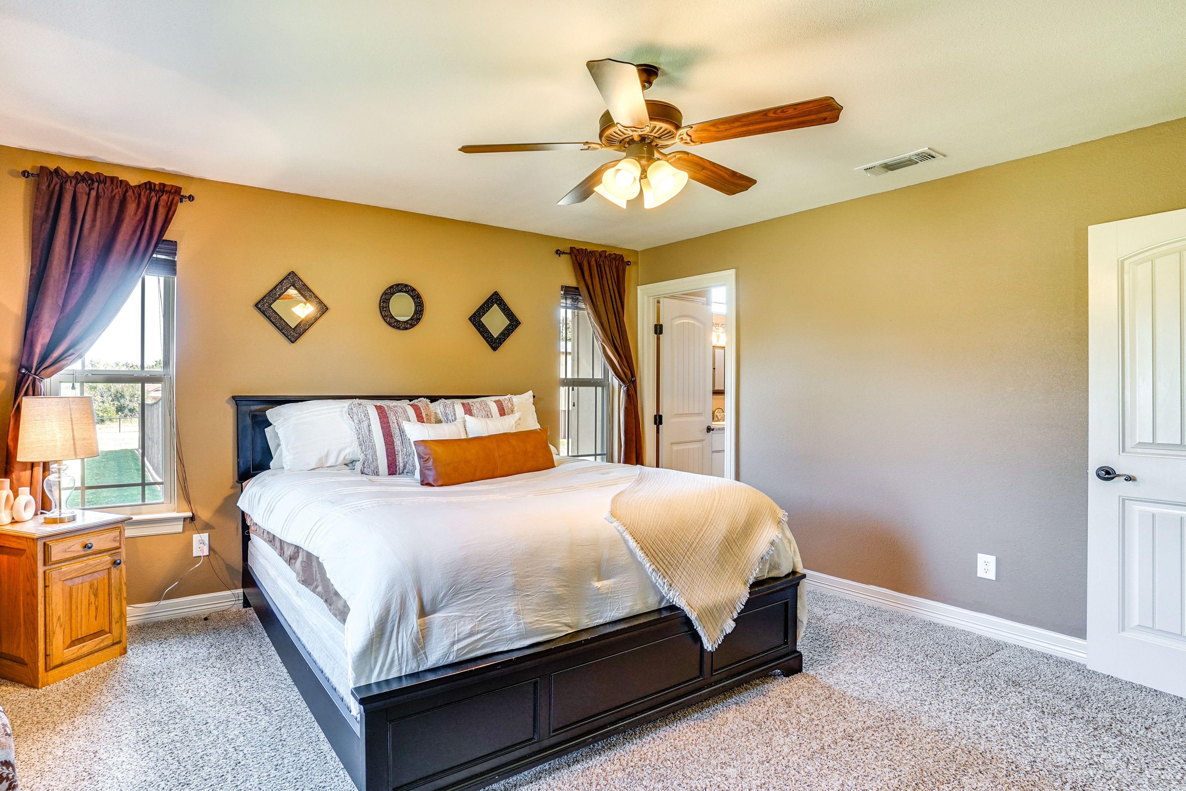 Bedroom 1 | King Bed