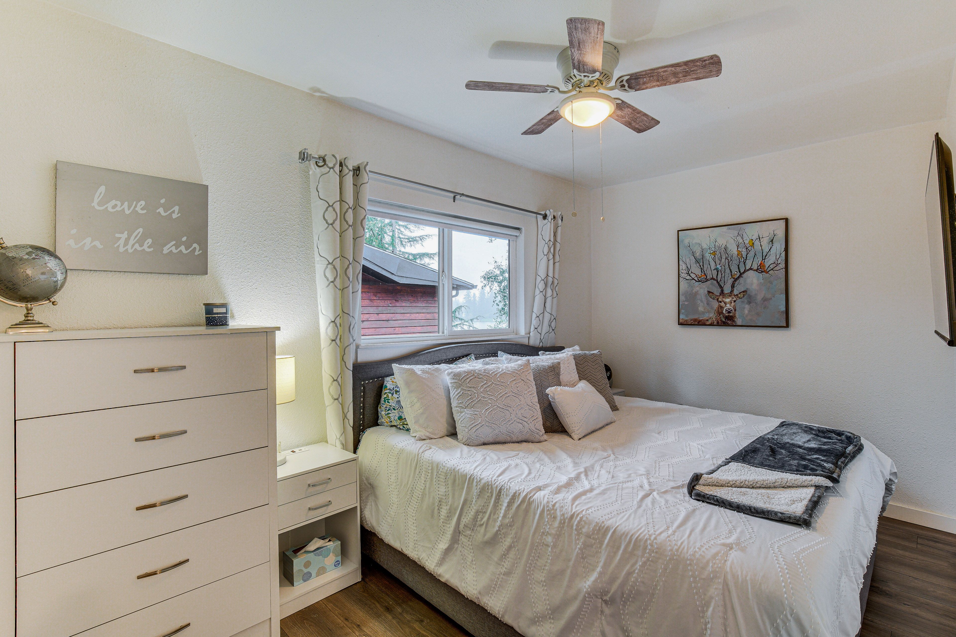 Bedroom 1 | King Bed | Linens Provided