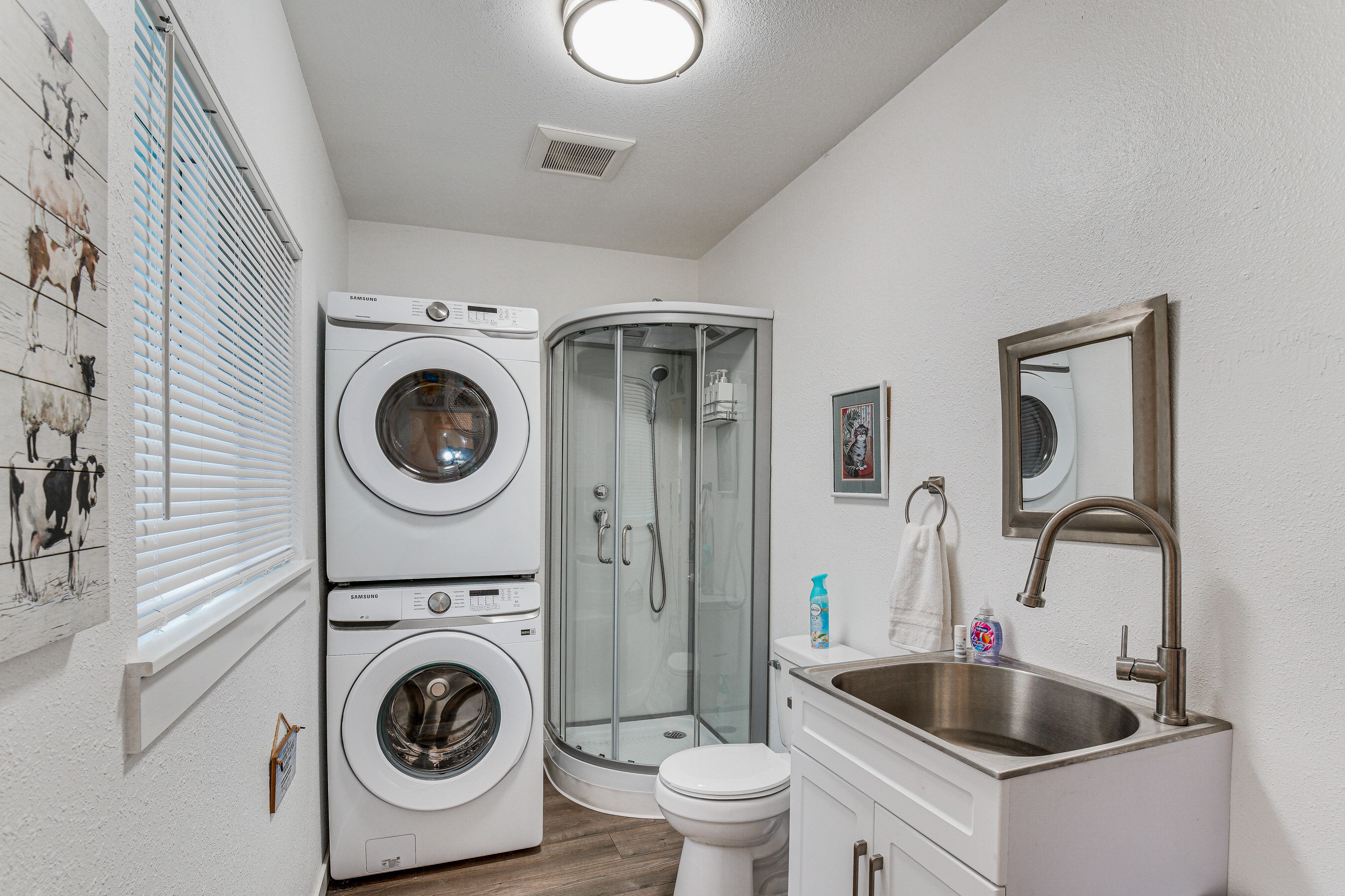Full Bath | Towels | Hair Dryer
