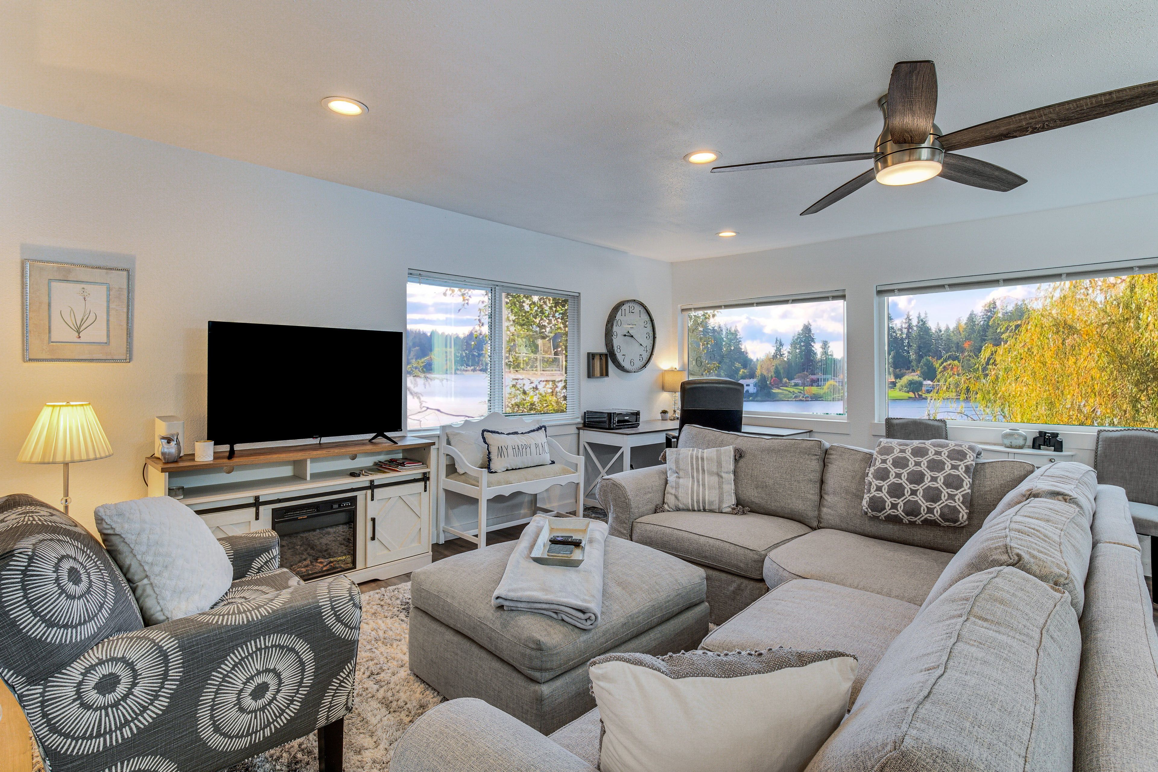 Spanaway Vacation Rental | 2BR | 2BA | 1,000 Sq Ft | 2 Steps to Enter