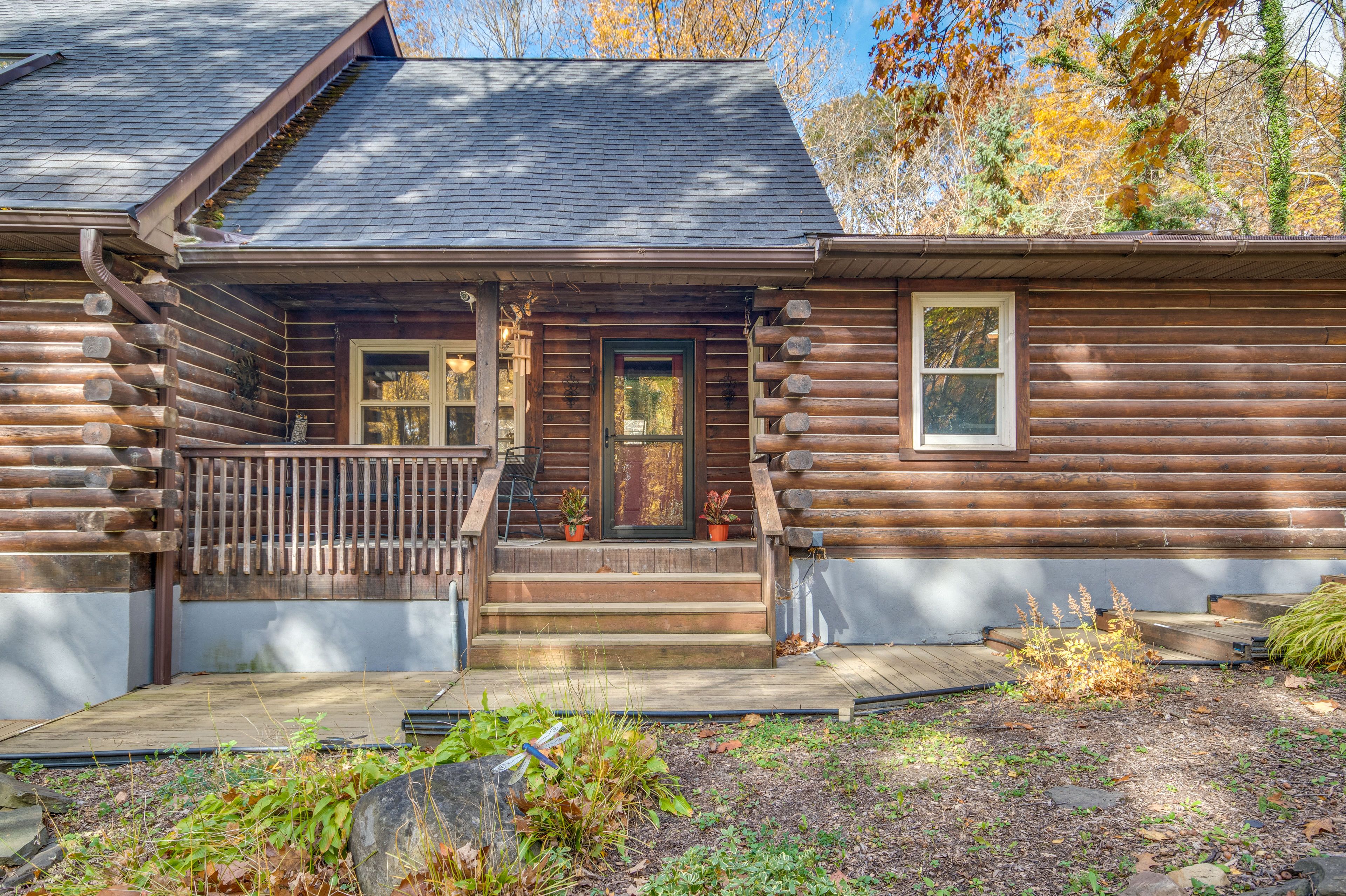 Front Entrance/Exterior | RV/Trailer Parking